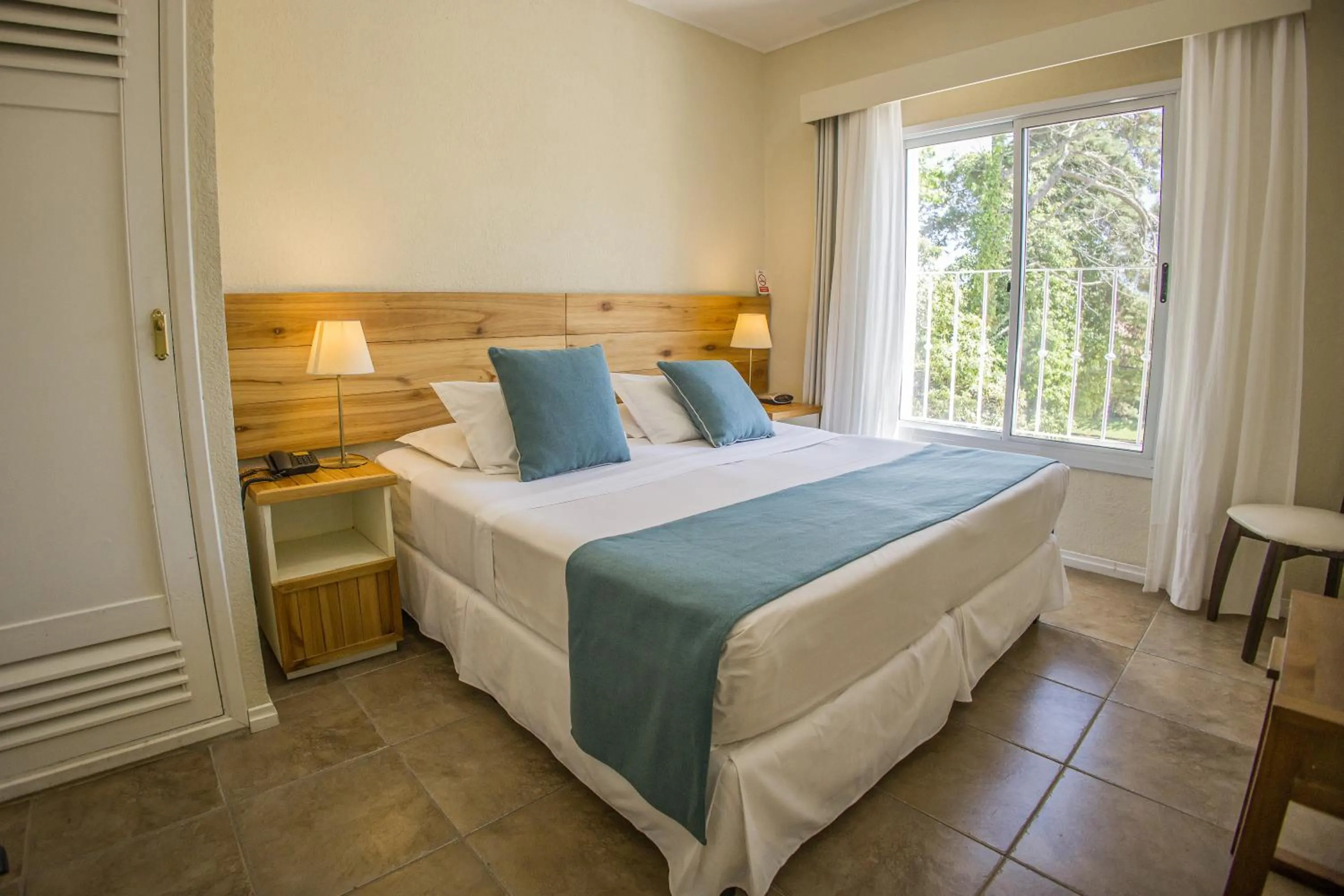 Bedroom, Bed in Joan Miró Hotel