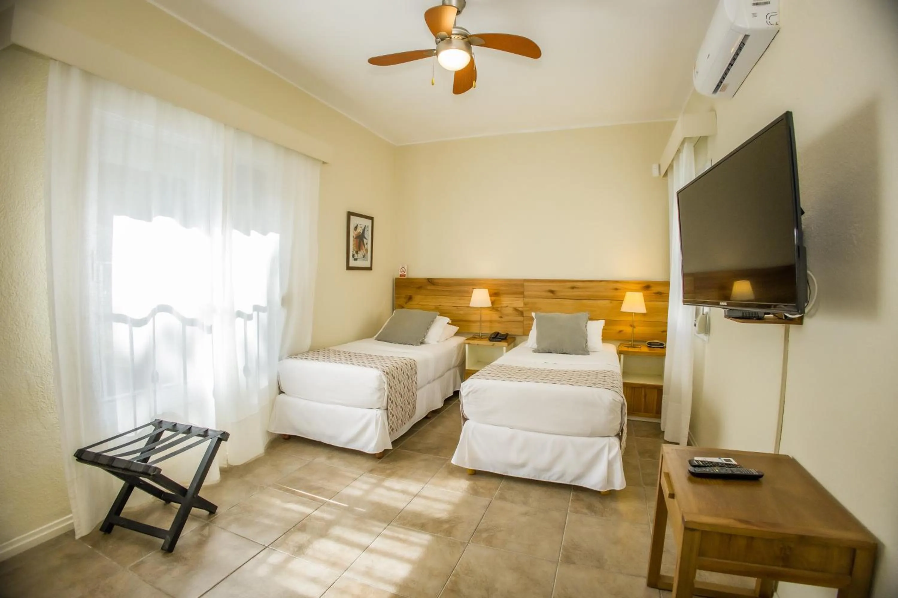 Bedroom, Bed in Joan Miró Hotel