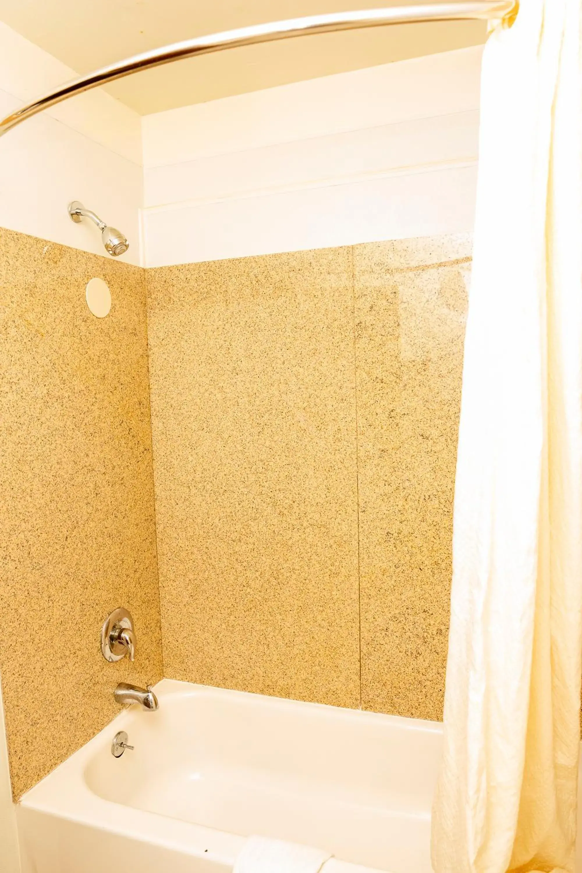 Triple Room with Three Queen Beds in Auto Inn Motel & RV Park Triple Room with Three Queen Beds in Auto Inn Motel & RV Park