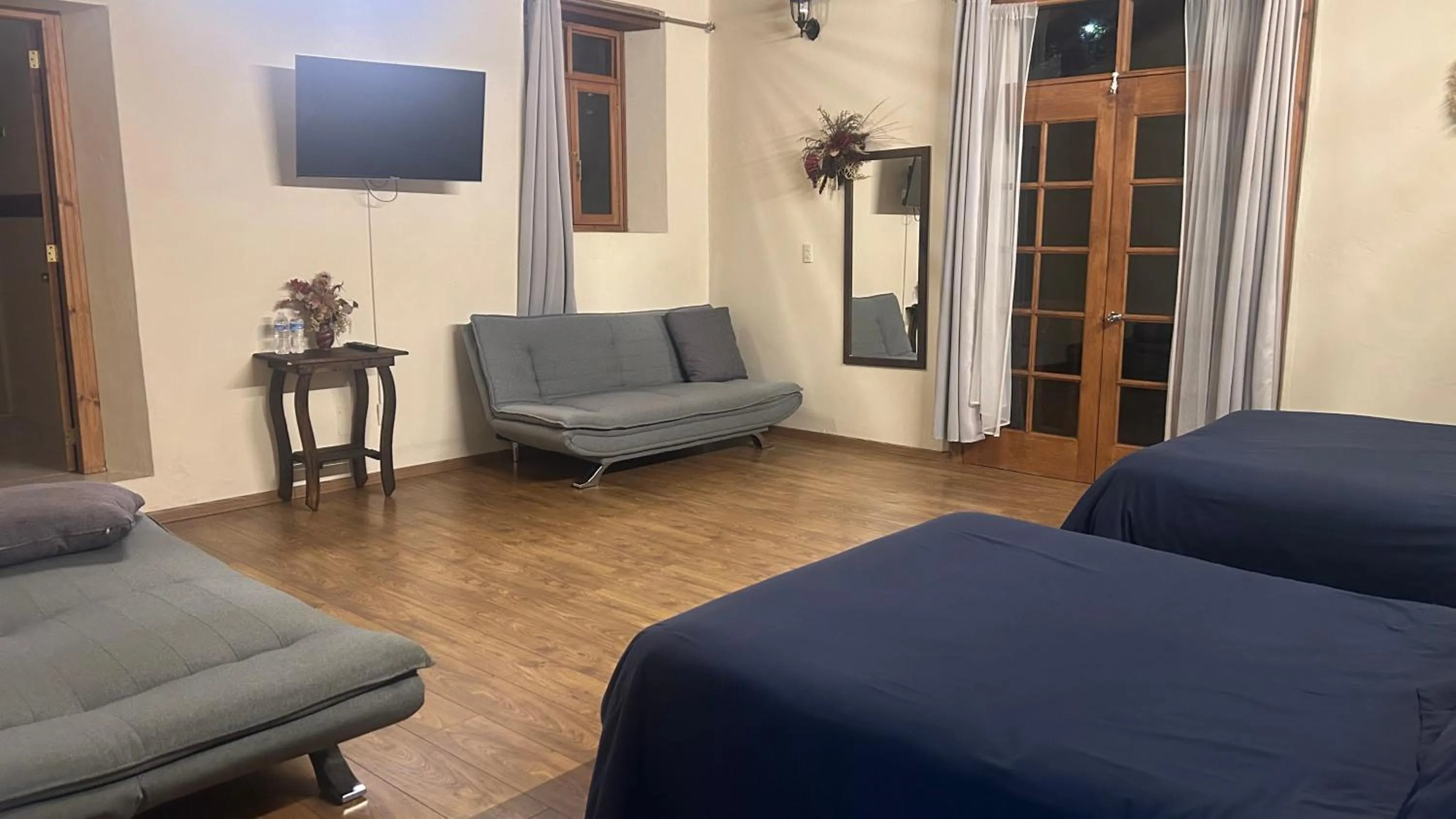 CORTIJO LA CASONA & Bungalow al Pie de la Montaña