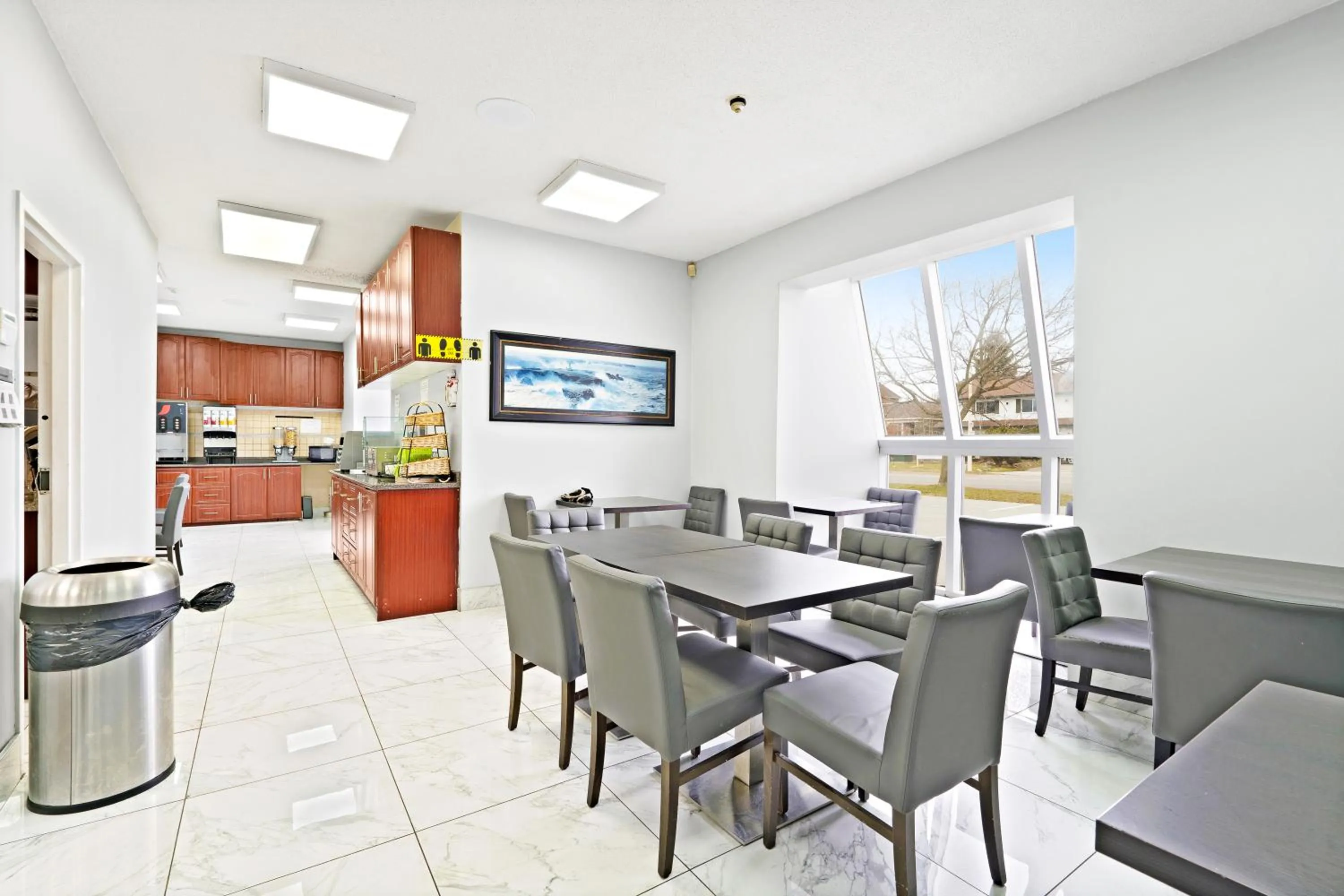 Breakfast in Niagara Lodge & Suites