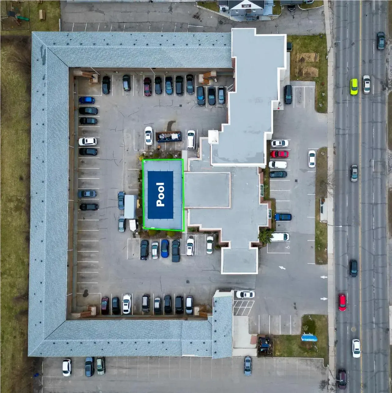 Property building in Niagara Lodge & Suites Property building in Niagara Lodge & Suites