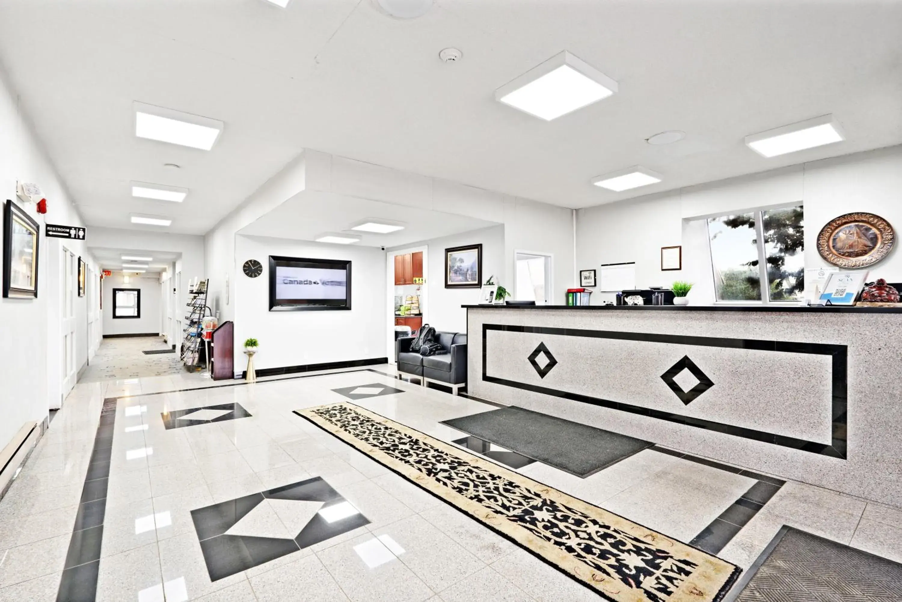 Lobby or reception in Niagara Lodge & Suites Lobby or reception in Niagara Lodge & Suites