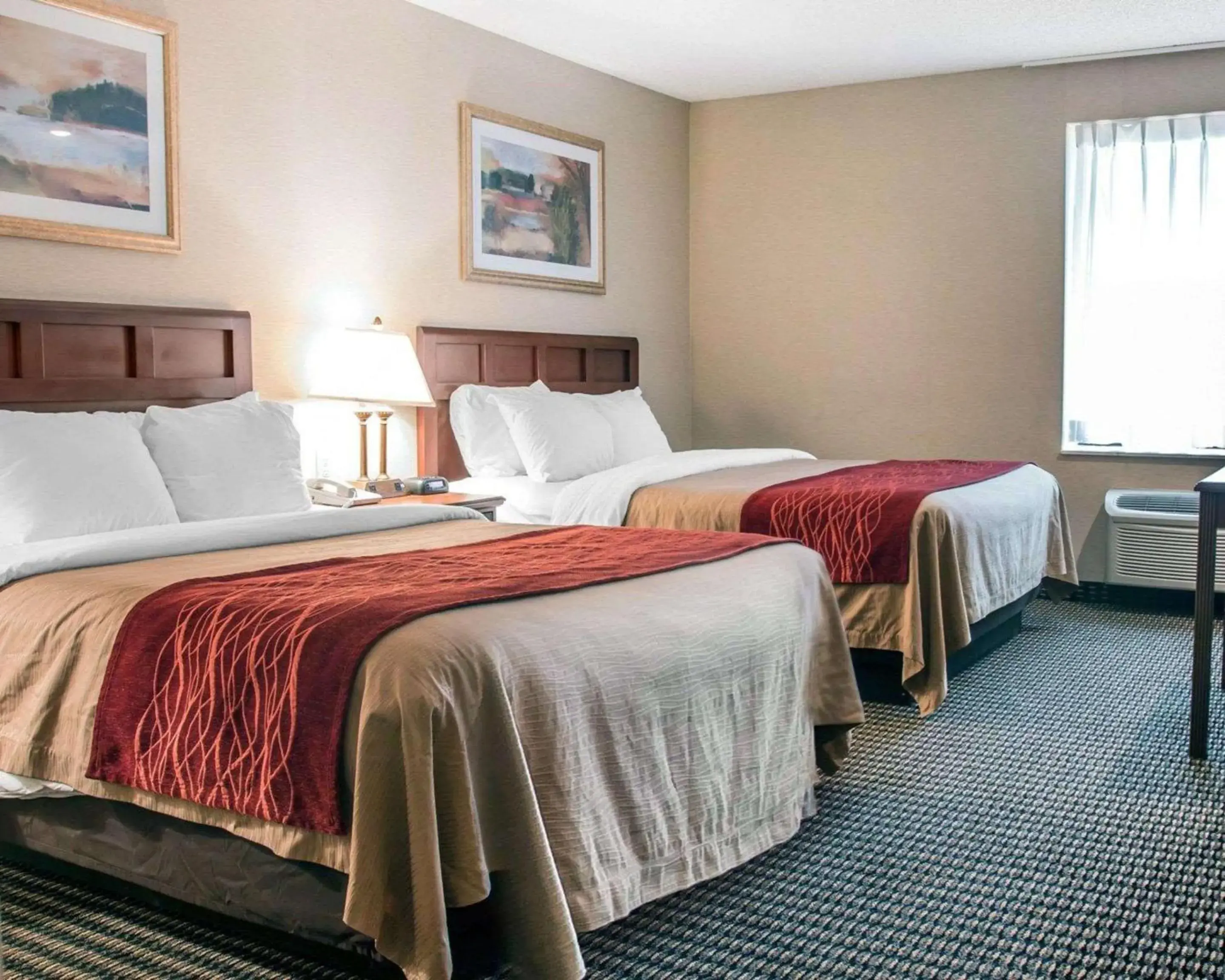 Photo of the whole room, Bed in Comfort Inn of Livonia