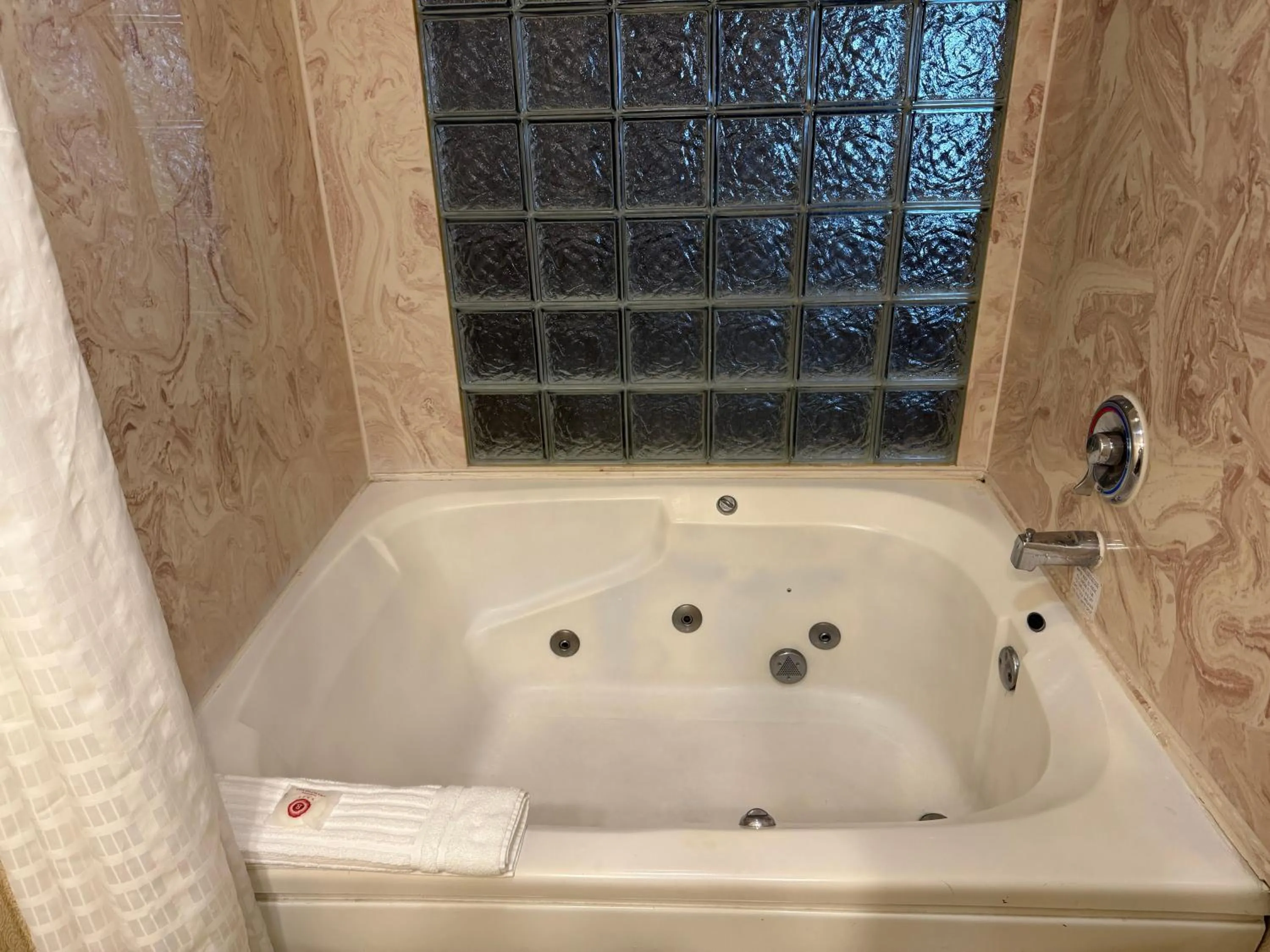 Hot Tub in Wingate by Wyndham Livonia