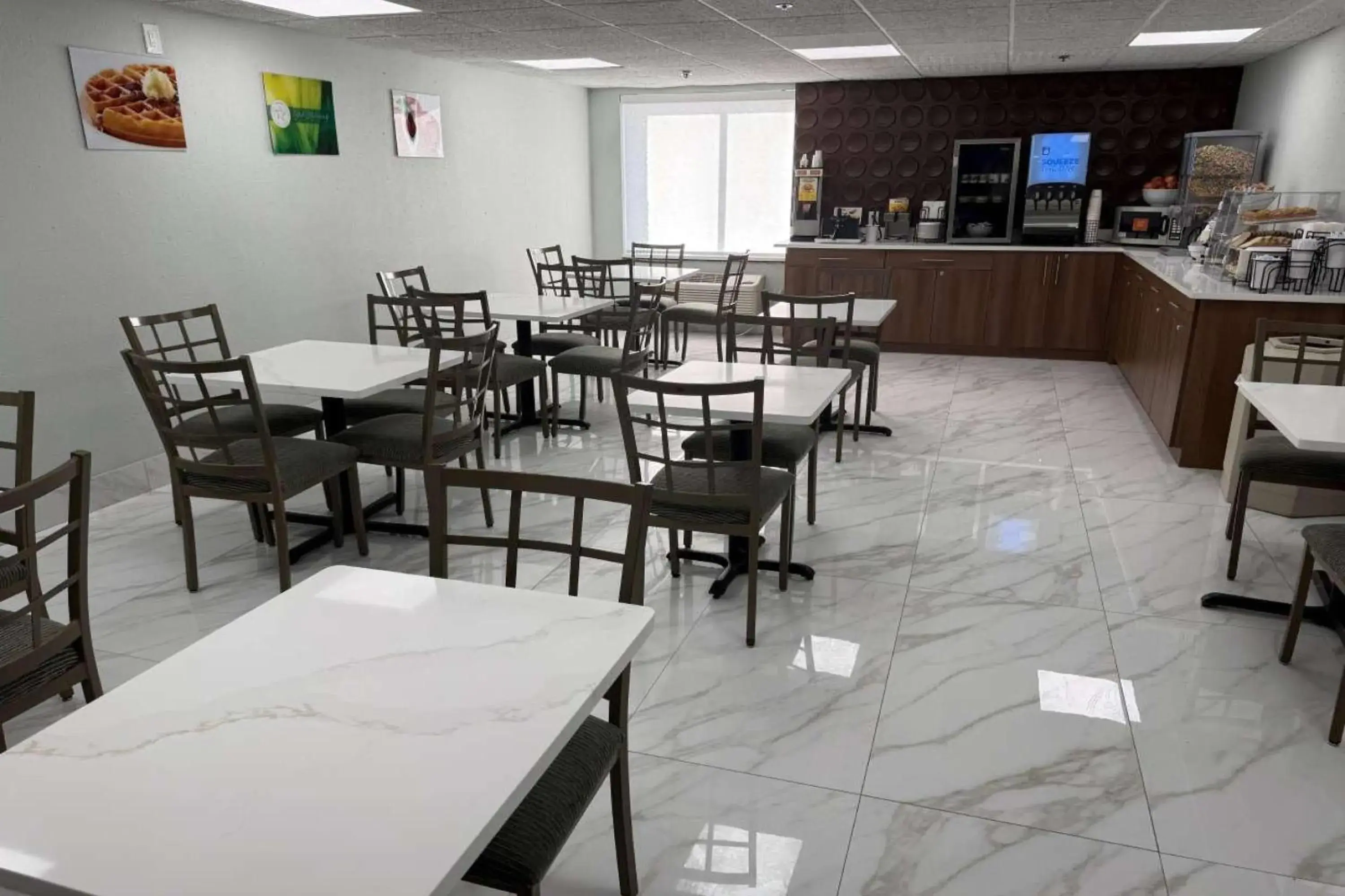 Restaurant/places to eat in Wingate by Wyndham Livonia Restaurant/places to eat in Wingate by Wyndham Livonia