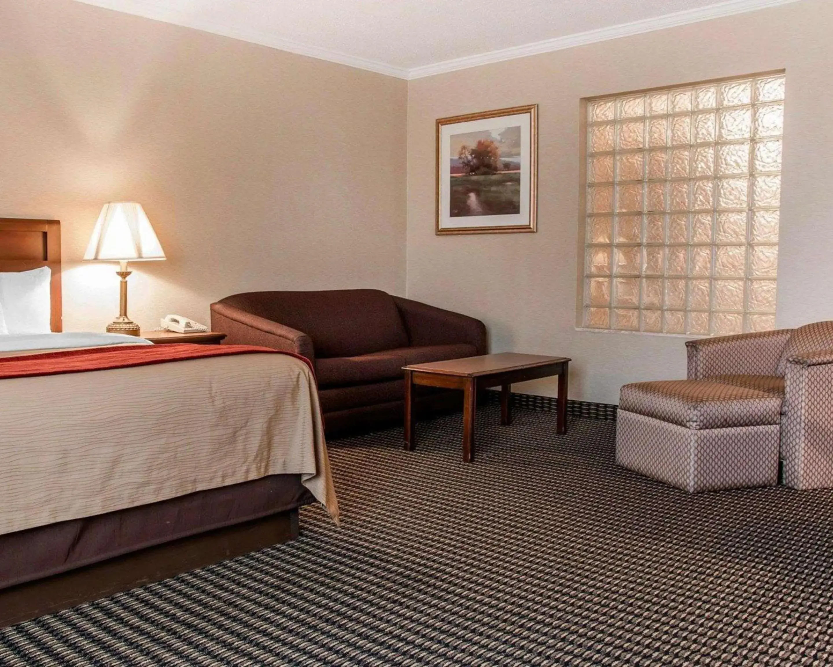 Photo of the whole room, Bed in Comfort Inn of Livonia