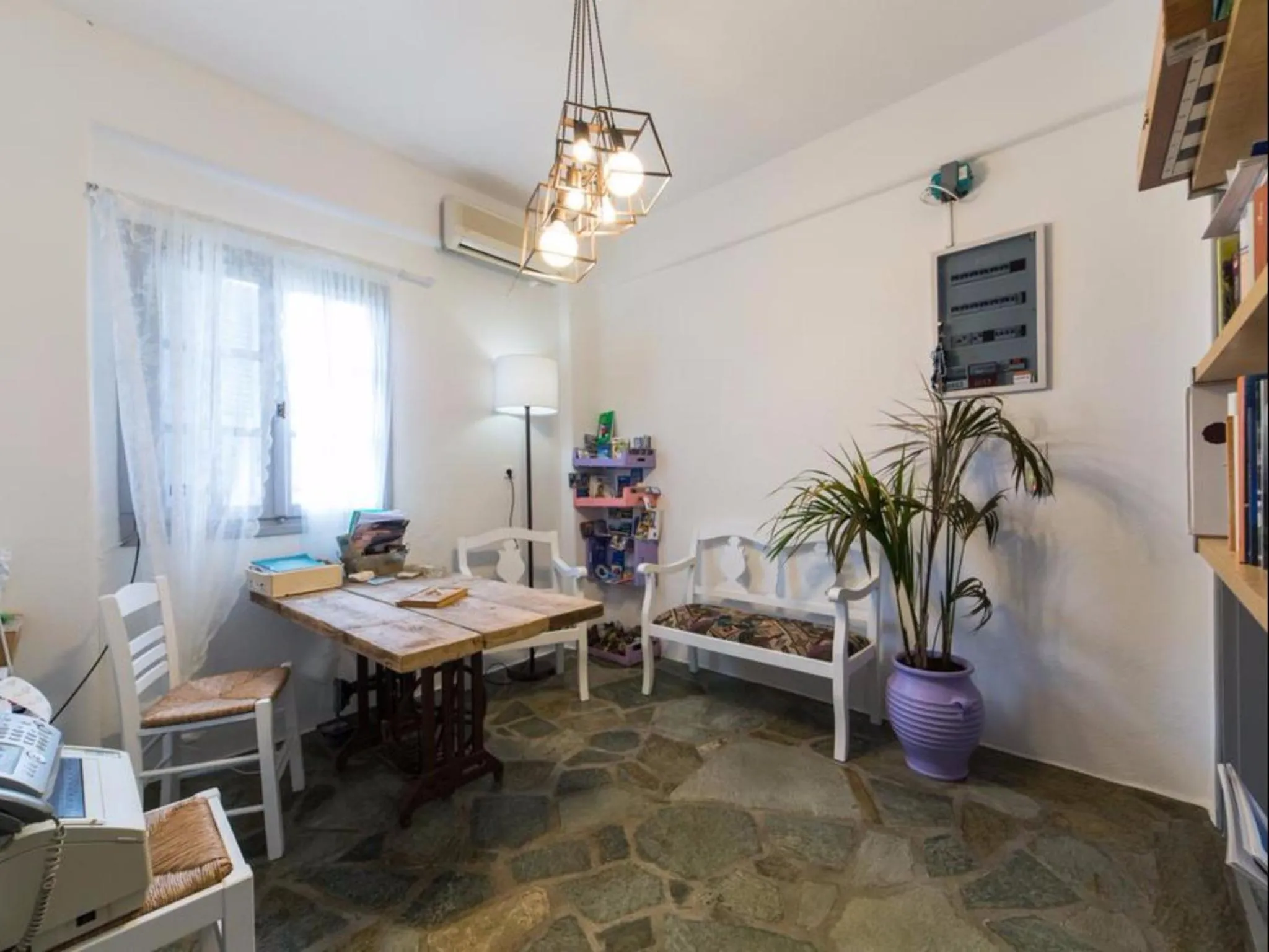 Evi Rooms