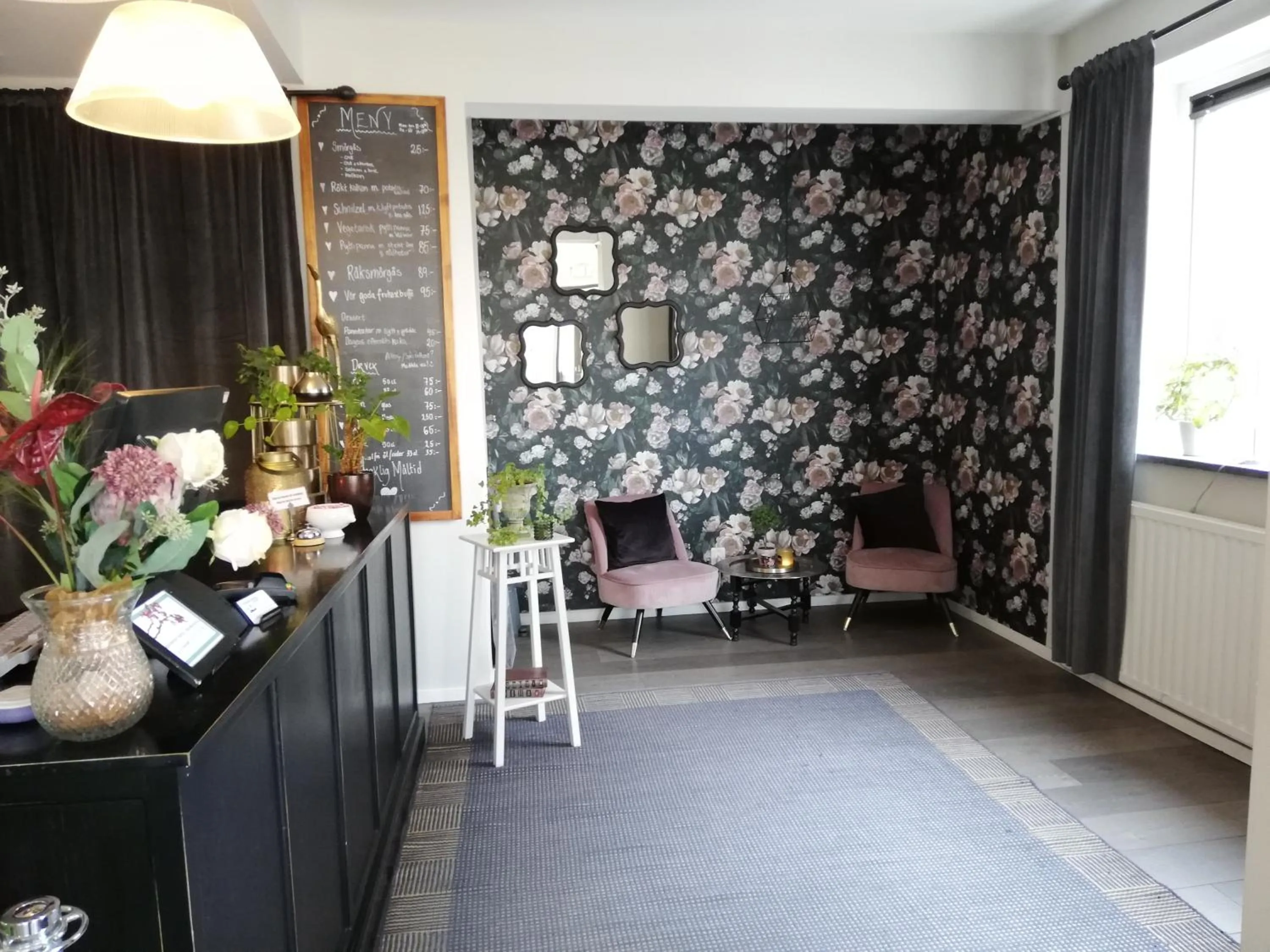 Lobby or reception in Strand Hotell