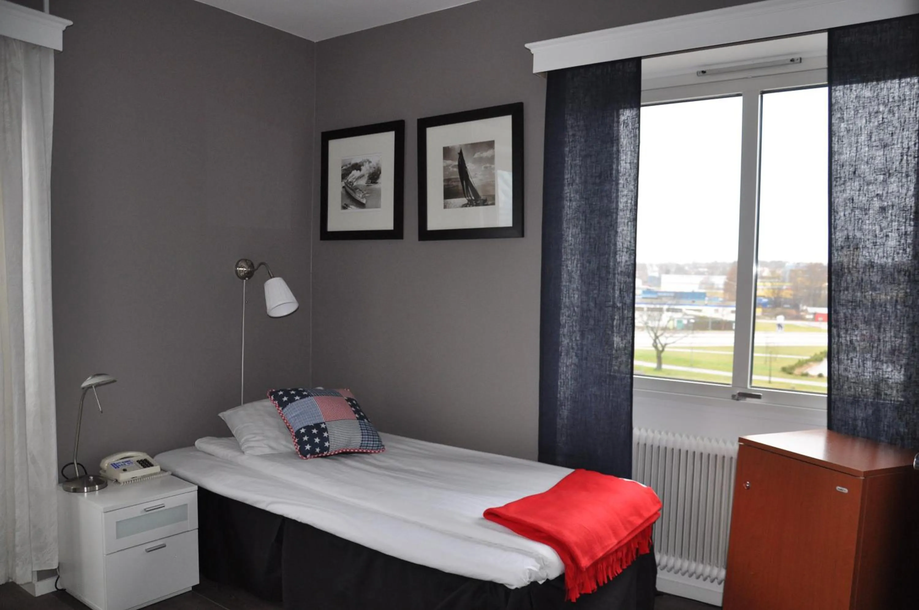 Bed in Strand Hotell