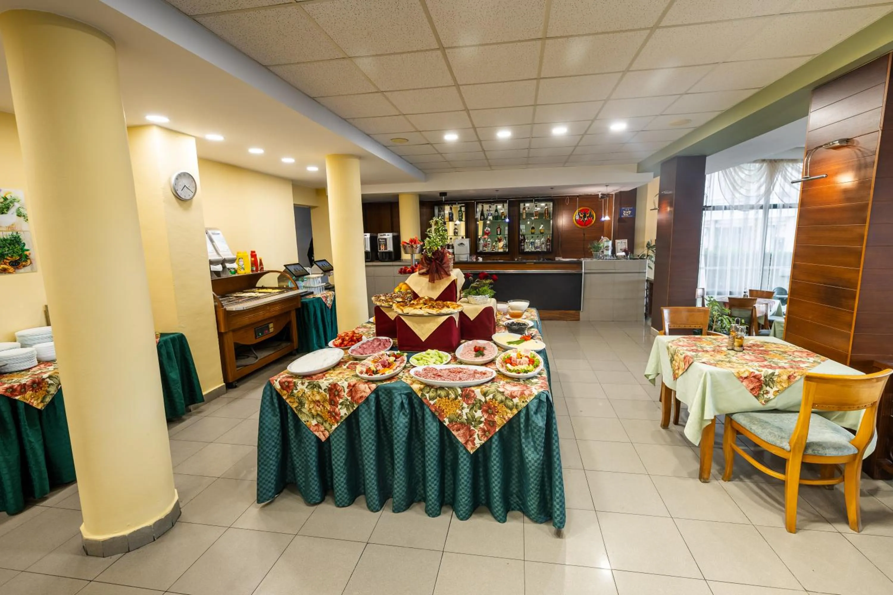 Restaurant/places to eat in Hotel Slavyanski