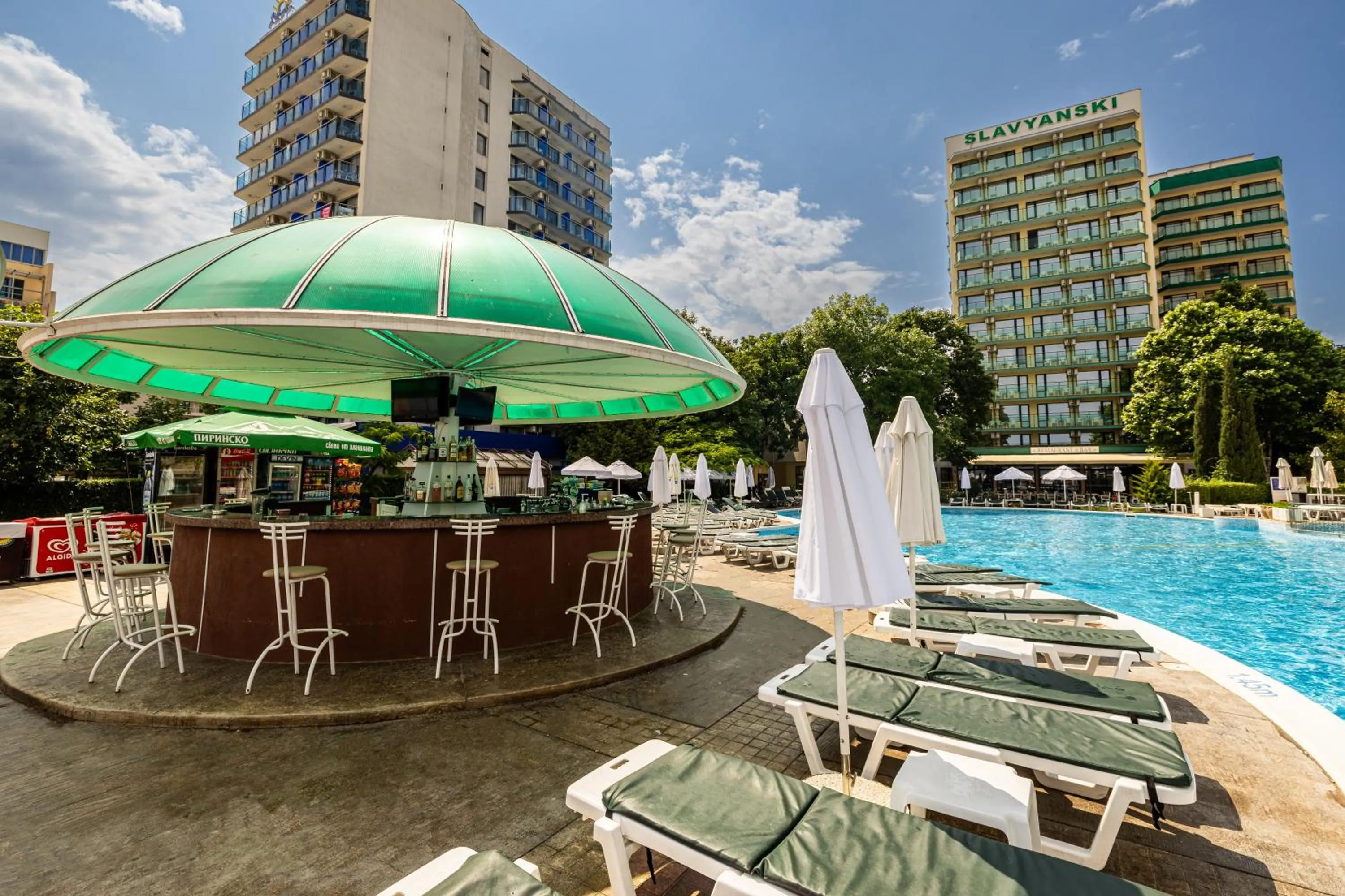 Swimming pool in Hotel Slavyanski