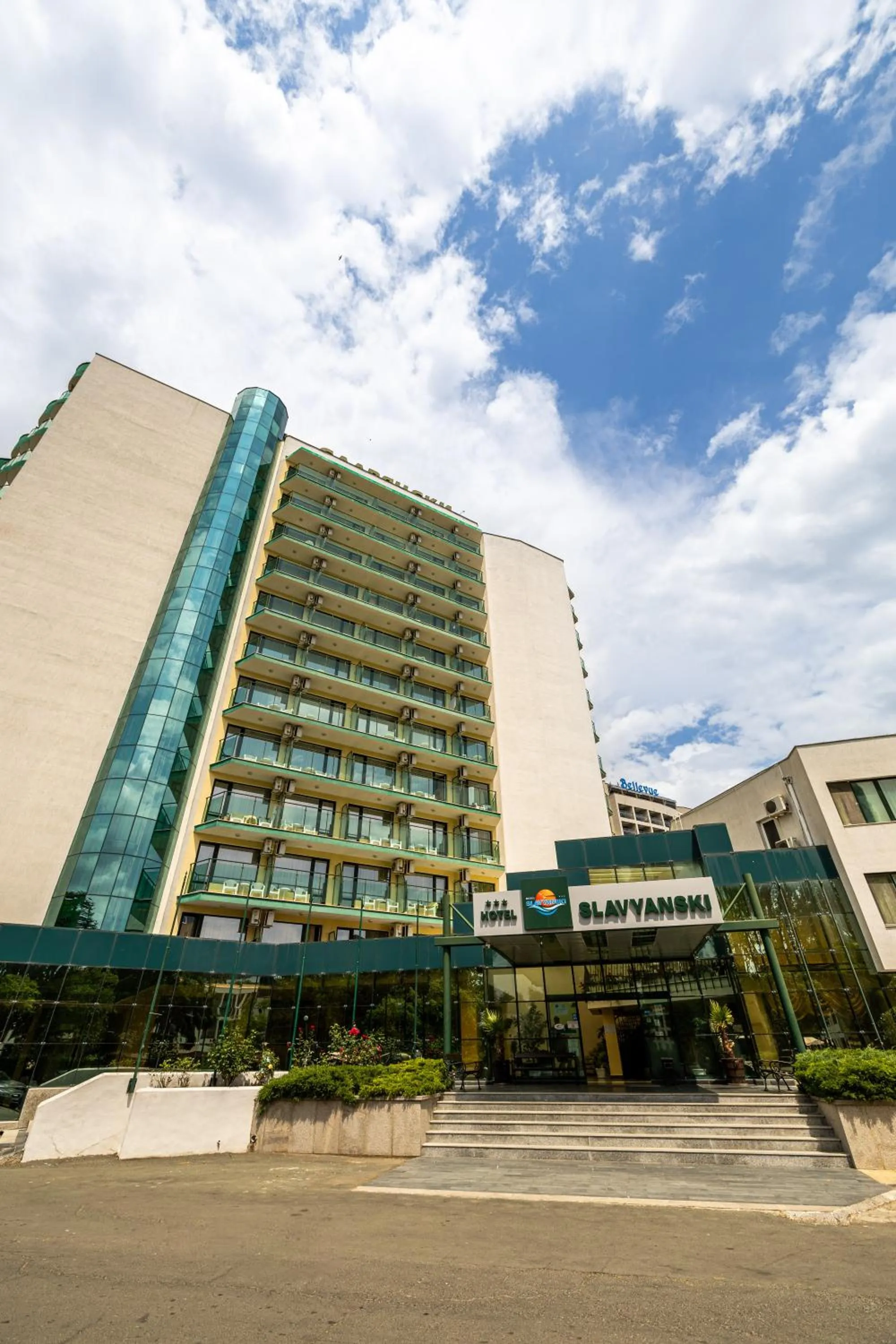 Property building in Hotel Slavyanski