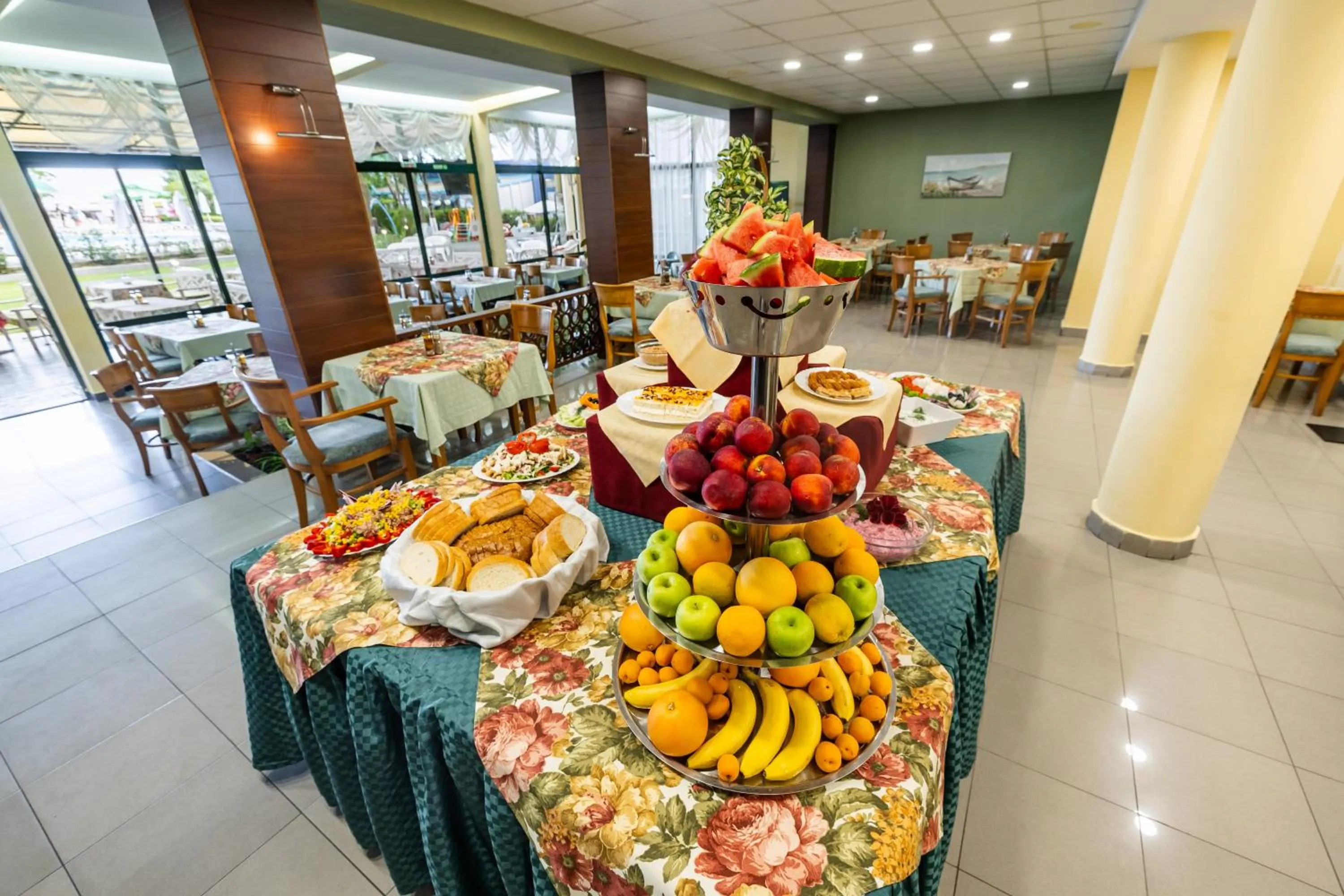 Restaurant/places to eat in Hotel Slavyanski