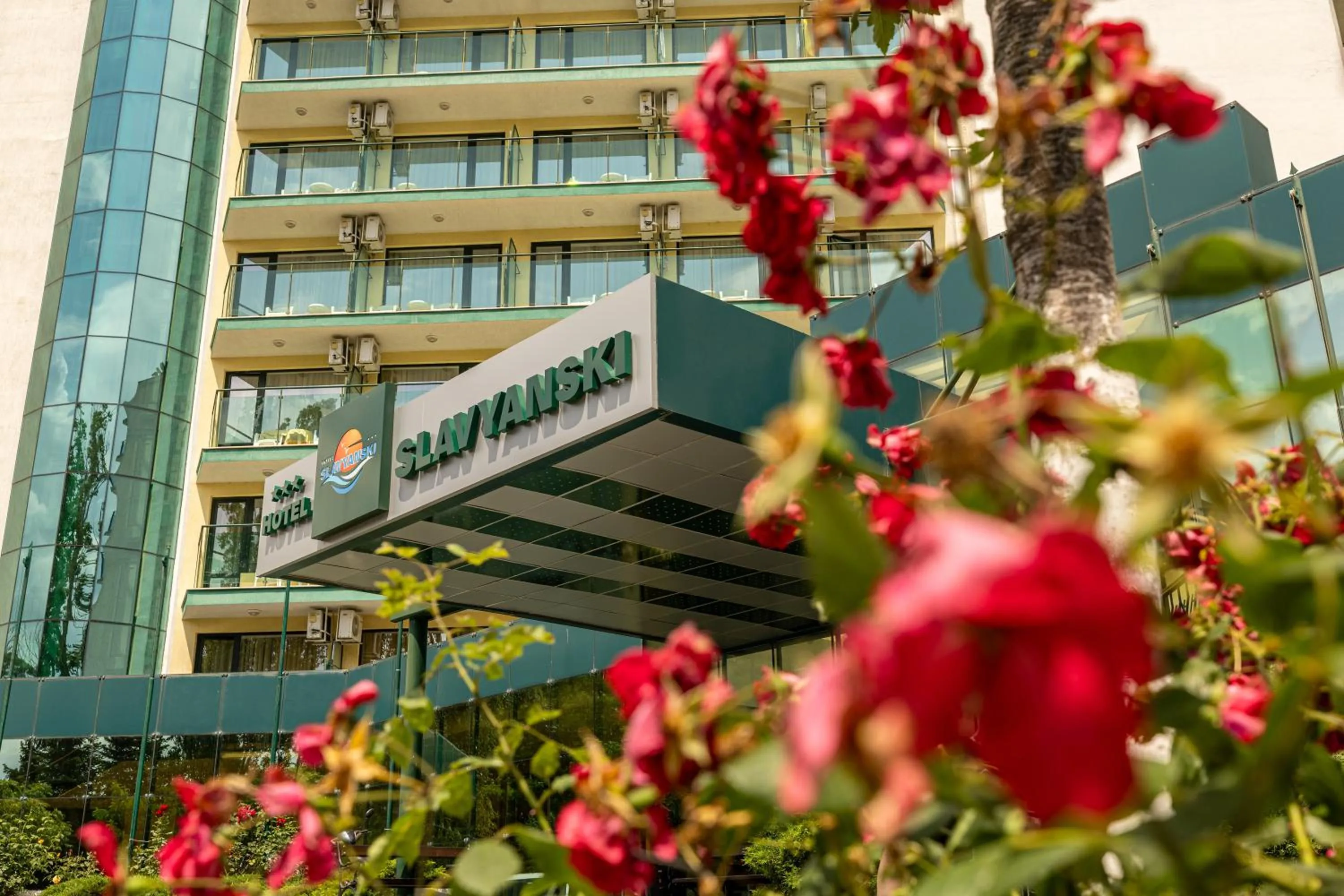 Property building in Hotel Slavyanski