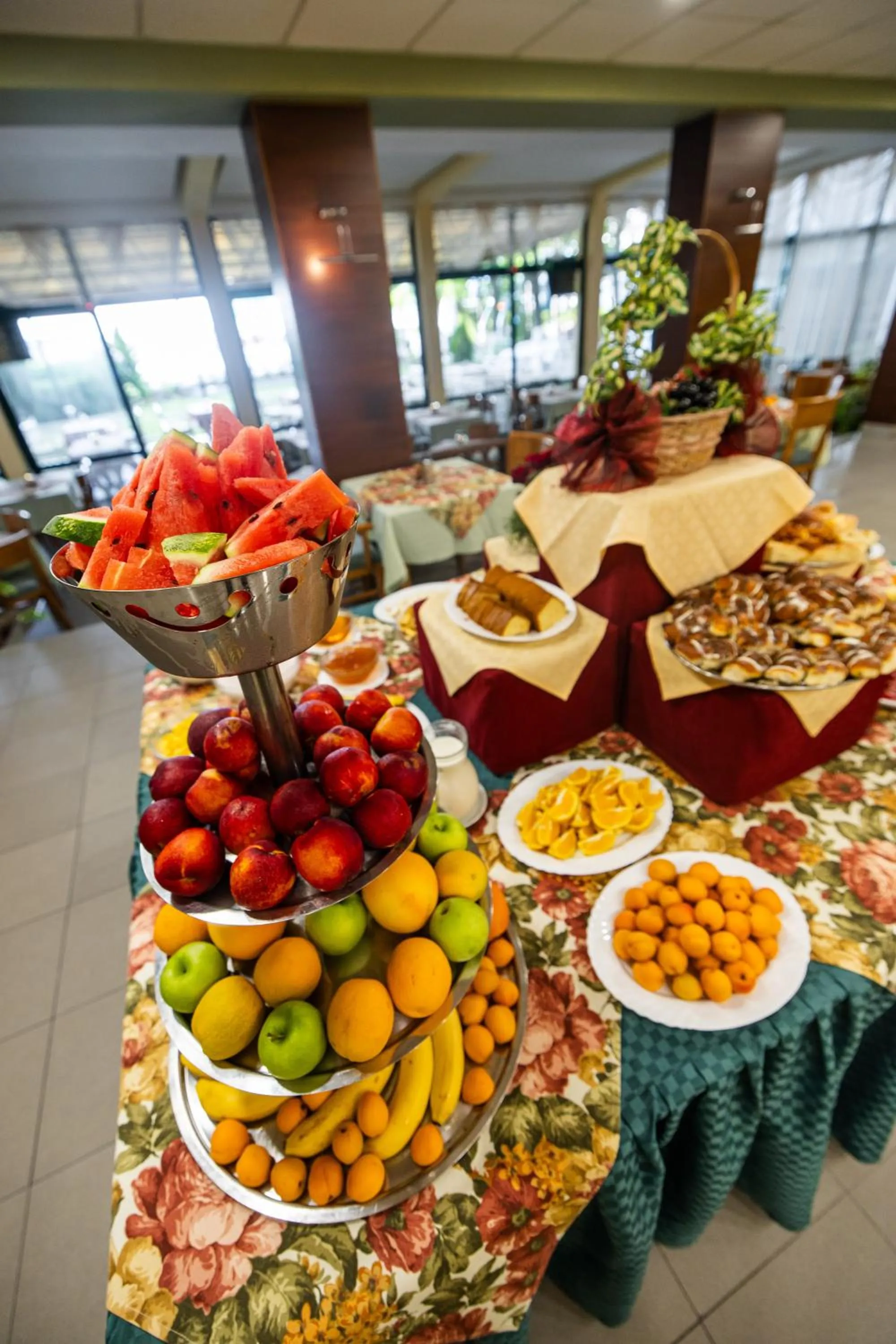 Buffet breakfast in Hotel Slavyanski