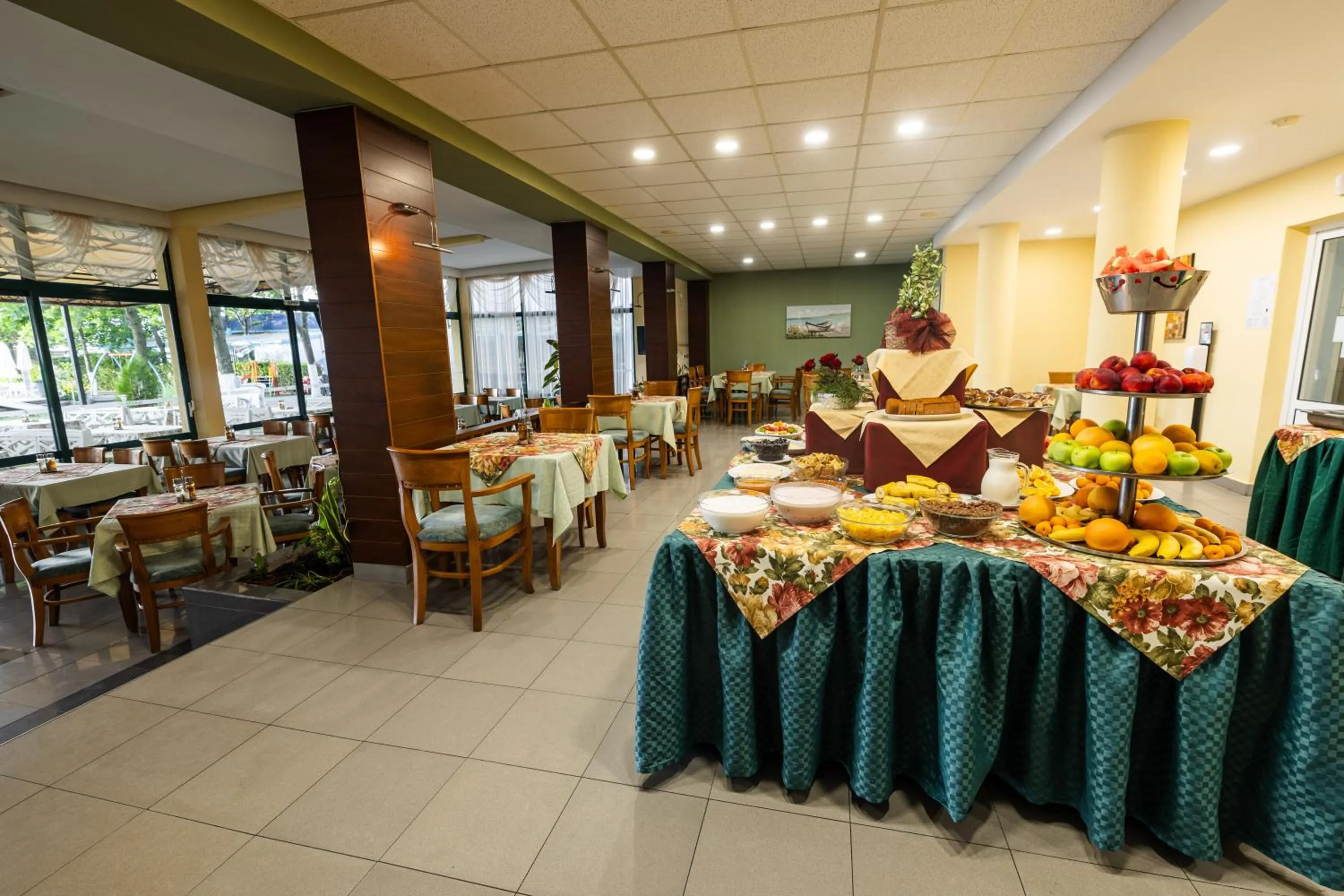 Restaurant/places to eat in Hotel Slavyanski