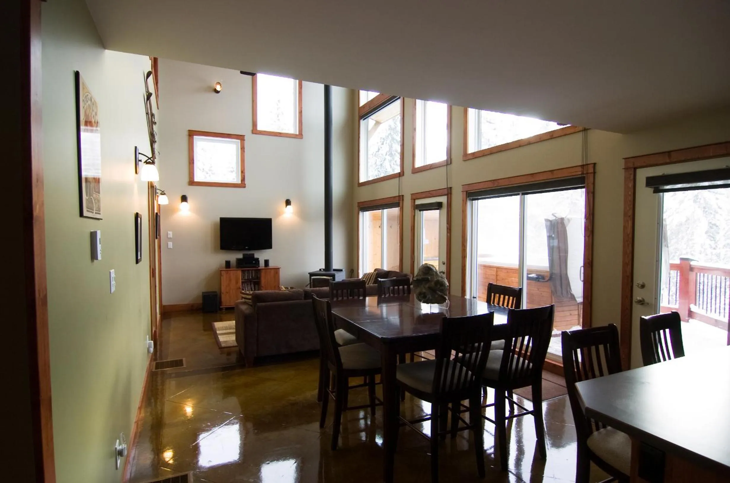 Living room in Cedar House Restaurant & Chalets
