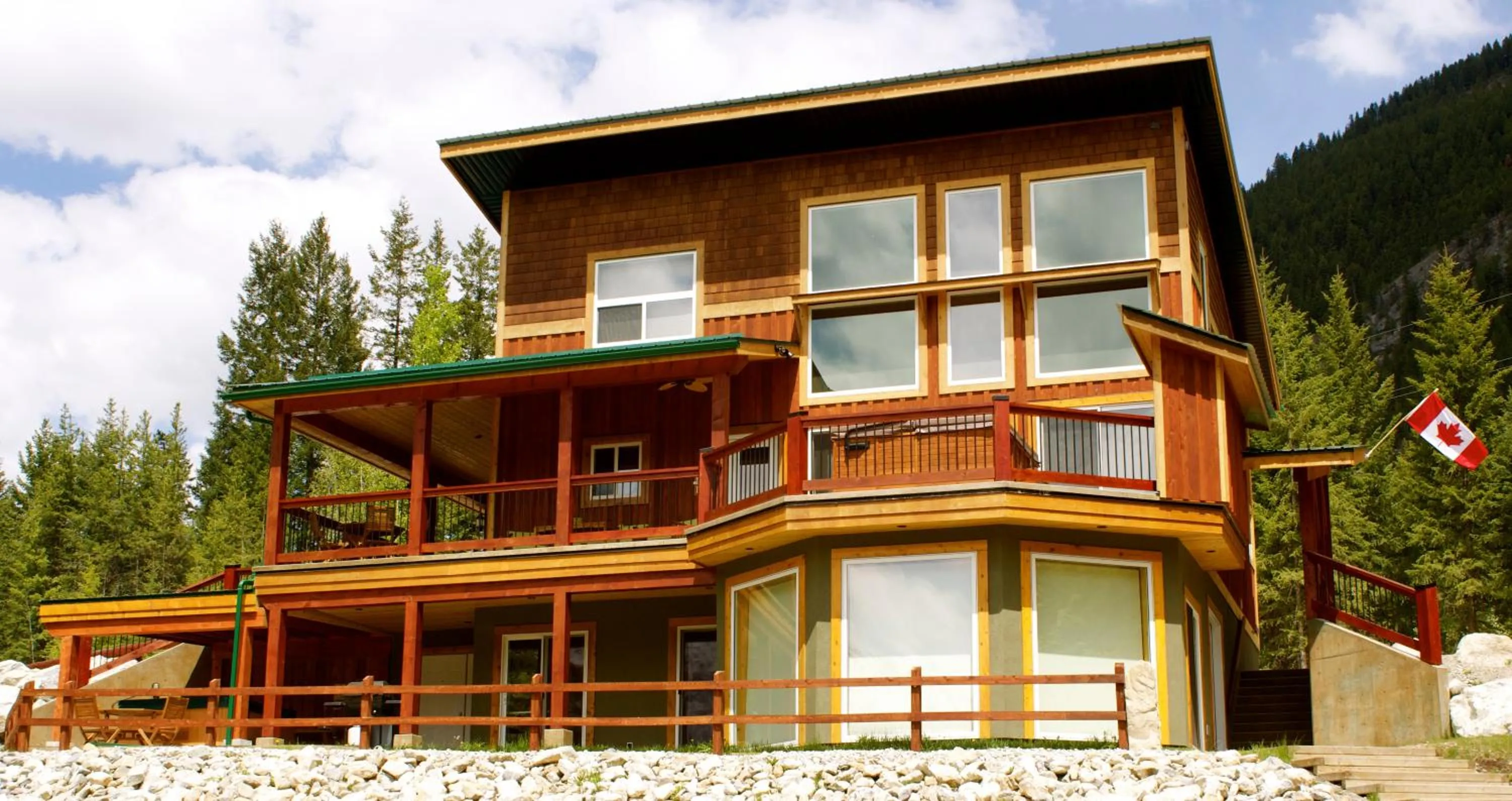 Facade/entrance in Cedar House Restaurant & Chalets