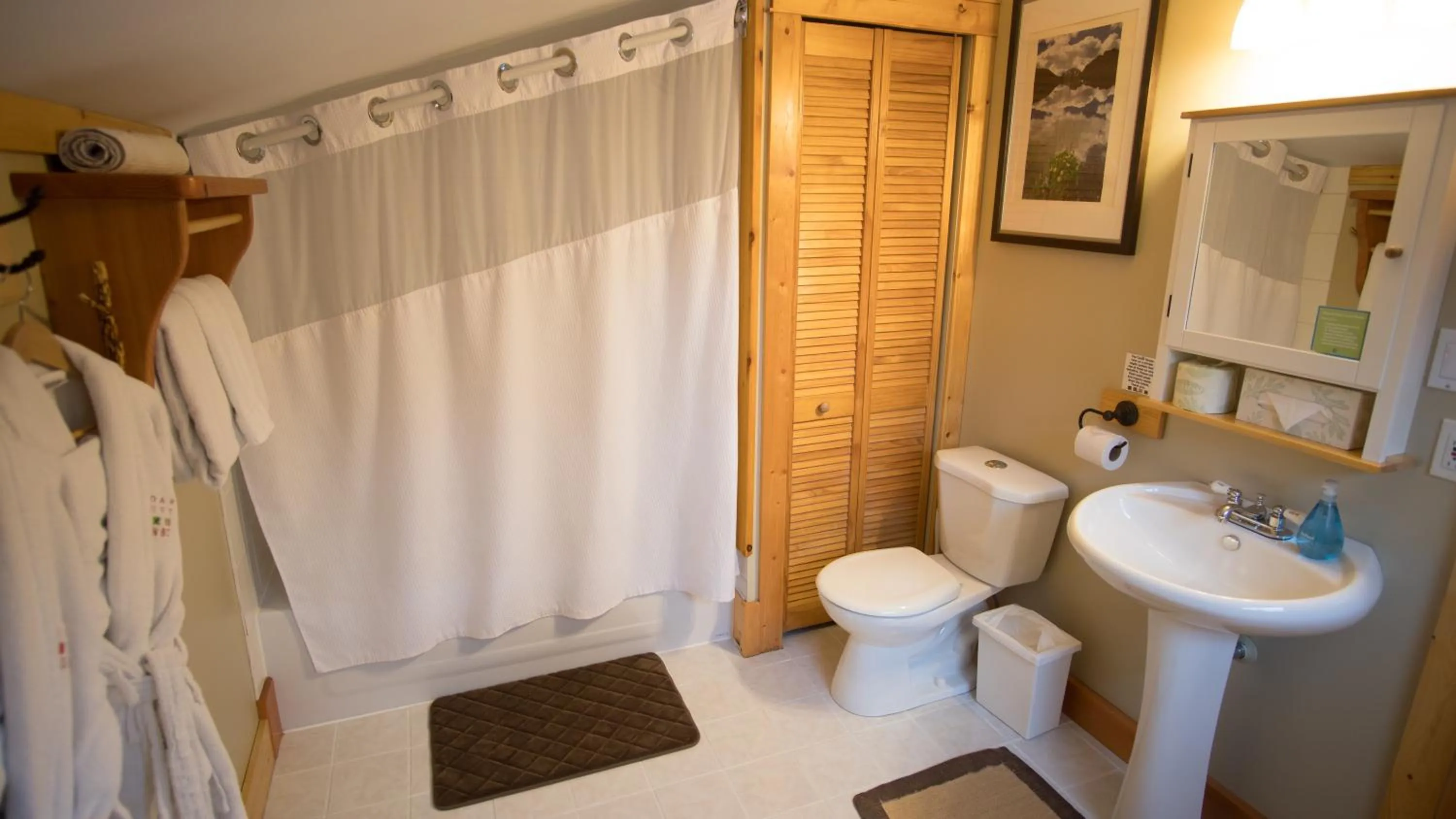 Shower in Cedar House Restaurant & Chalets