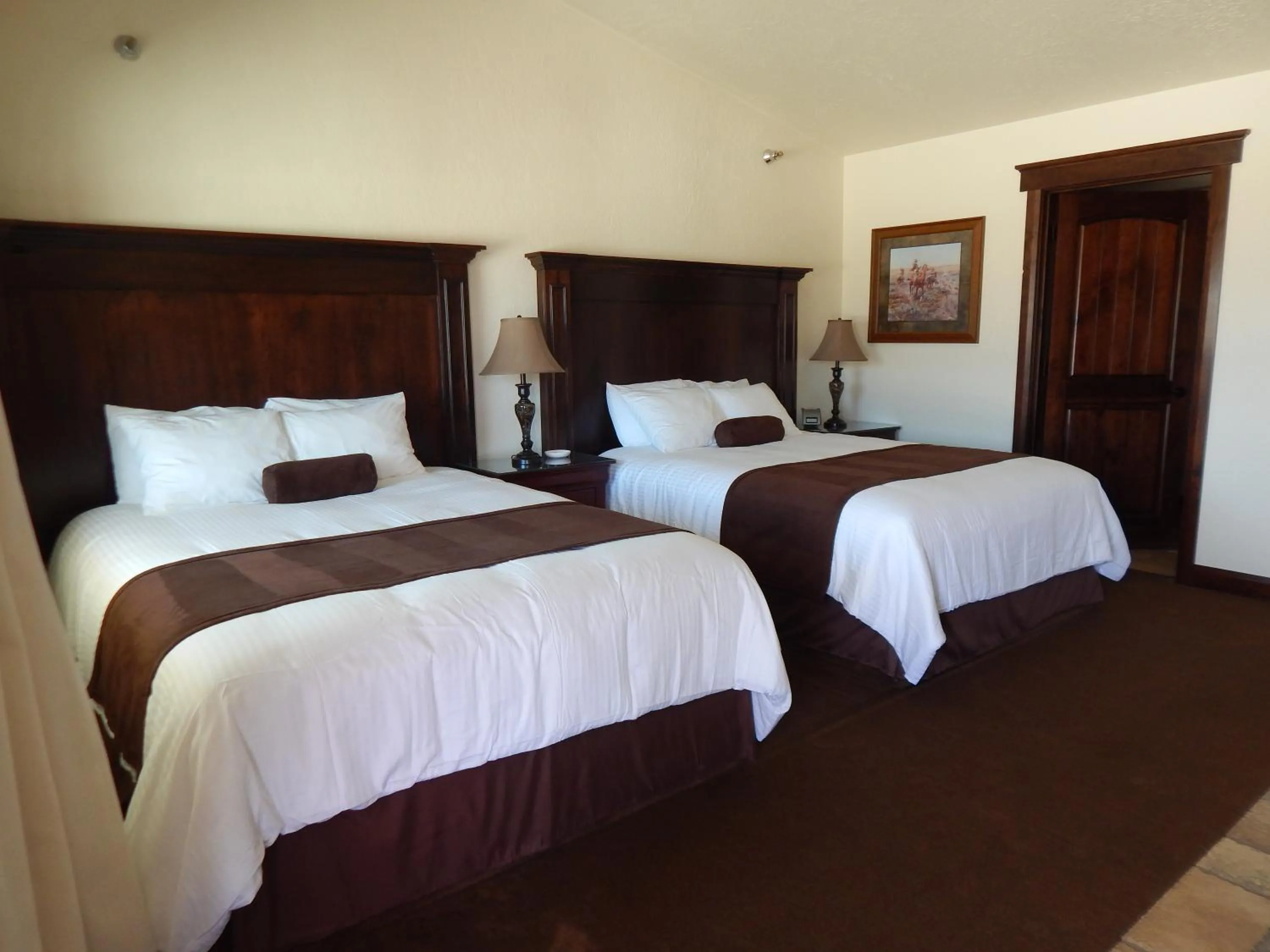 Deluxe Queen Suite in Winterton Suites