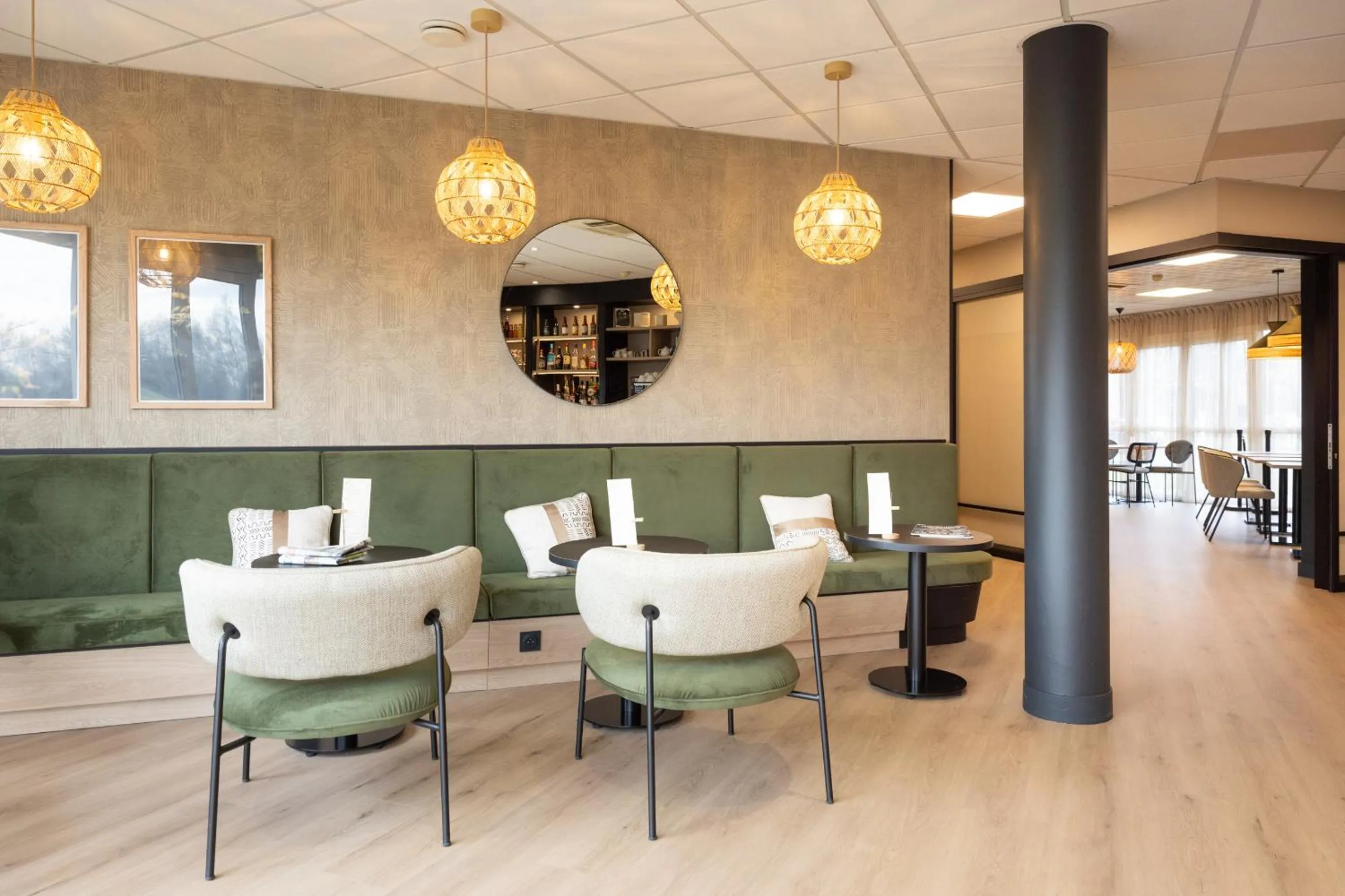 Seating area in Brit Hotel Saint-Méen-le-Grand en Brocéliande