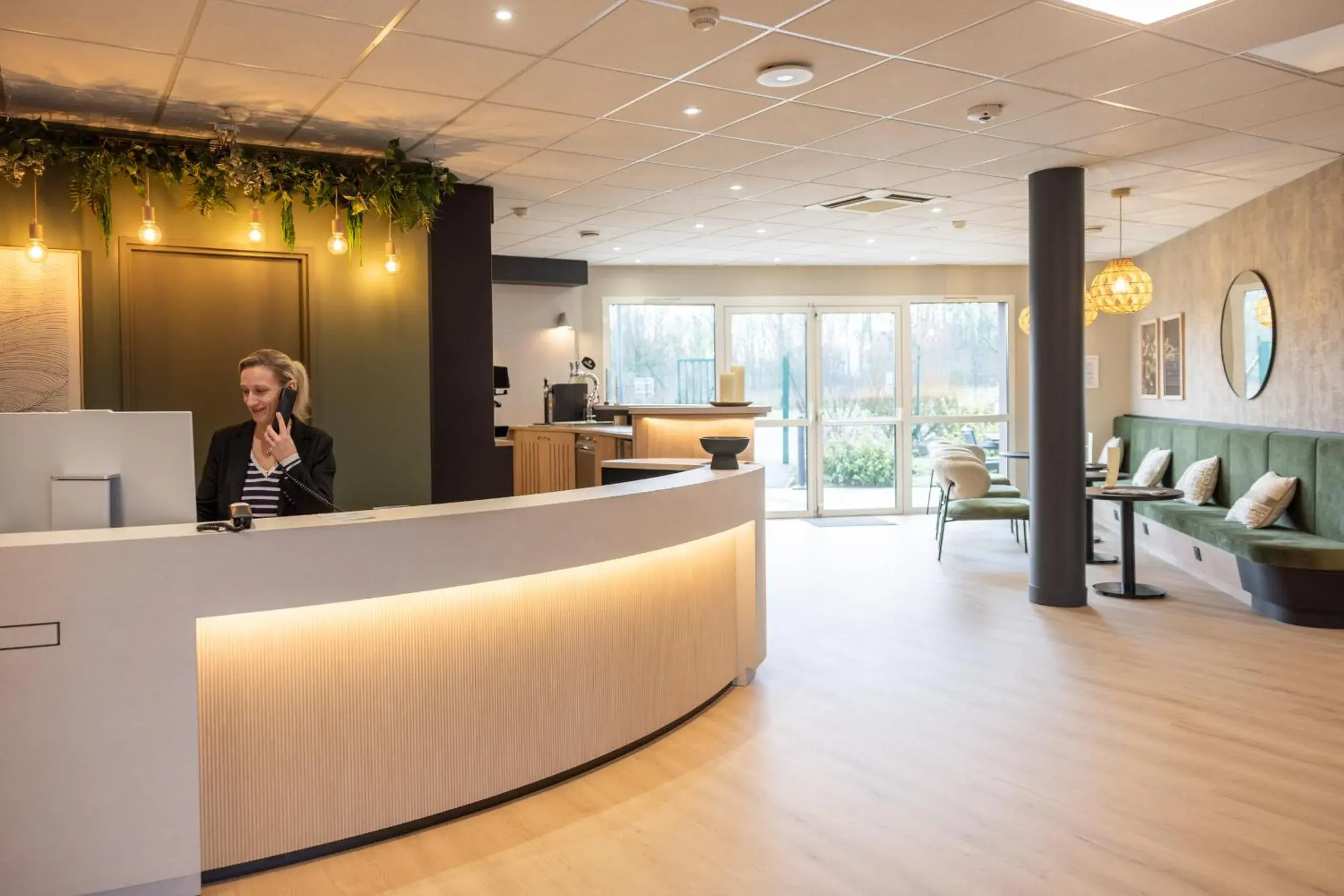 Lobby or reception in Brit Hotel Saint-Méen-le-Grand en Brocéliande Lobby or reception in Brit Hotel Saint-Méen-le-Grand en Brocéliande