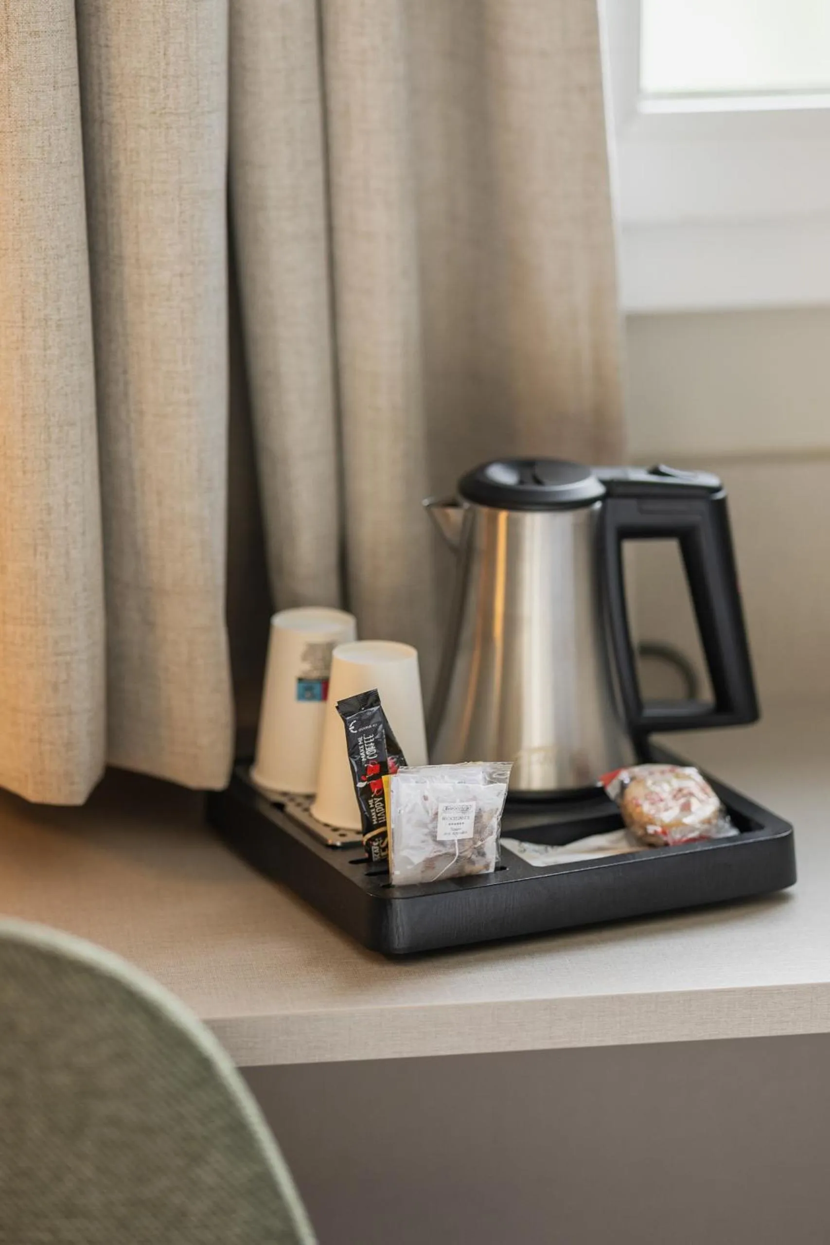 Coffee/tea facilities in Brit Hotel Saint-Méen-le-Grand en Brocéliande