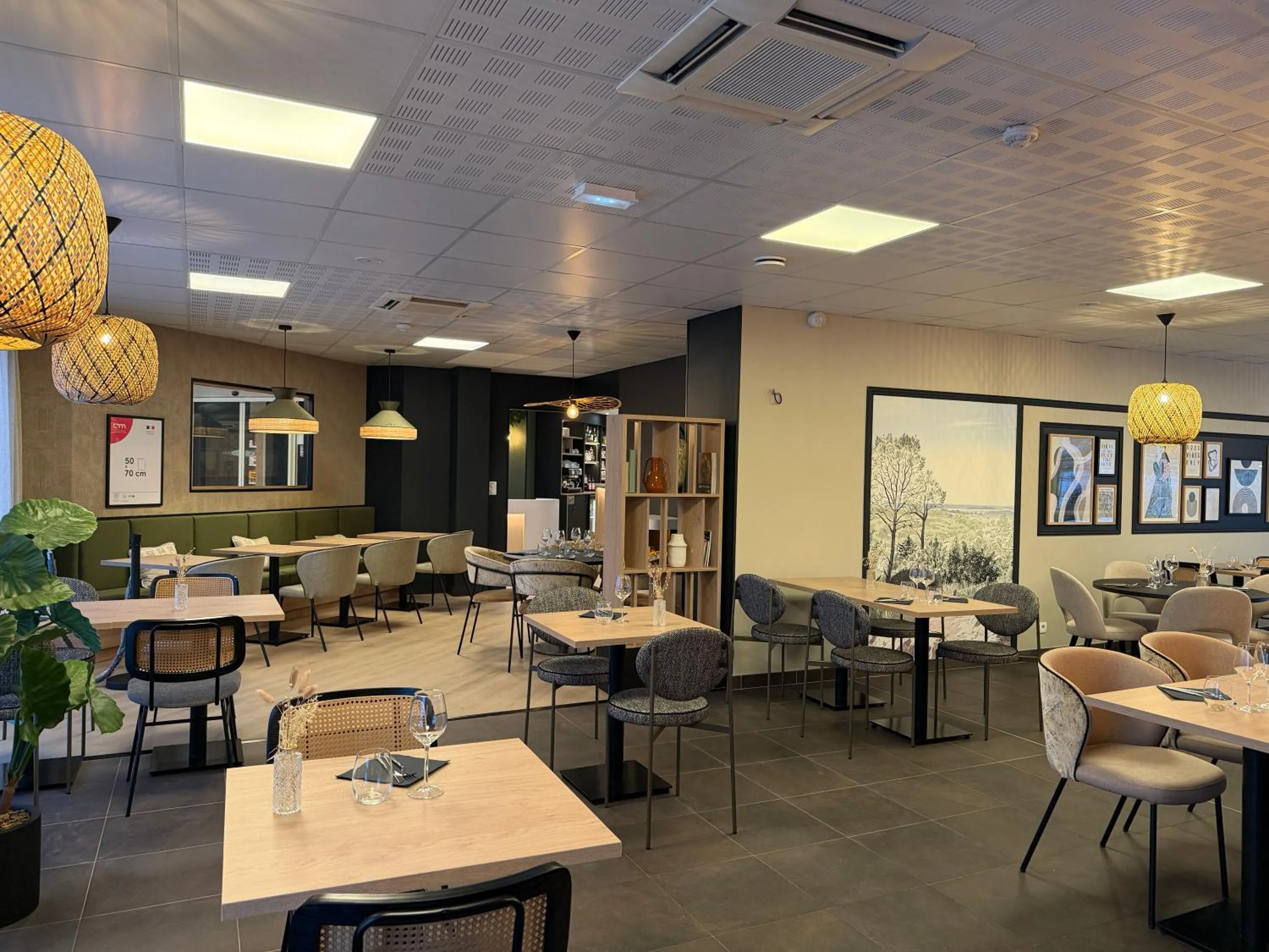 Restaurant/places to eat in Brit Hotel Saint-Méen-le-Grand en Brocéliande