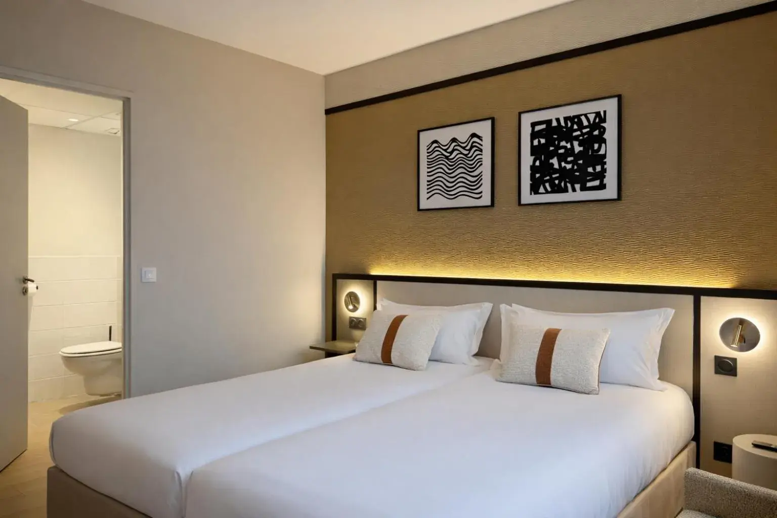 Bedroom, Bed in Brit Hotel Saint-Méen-le-Grand en Brocéliande Bedroom, Bed in Brit Hotel Saint-Méen-le-Grand en Brocéliande