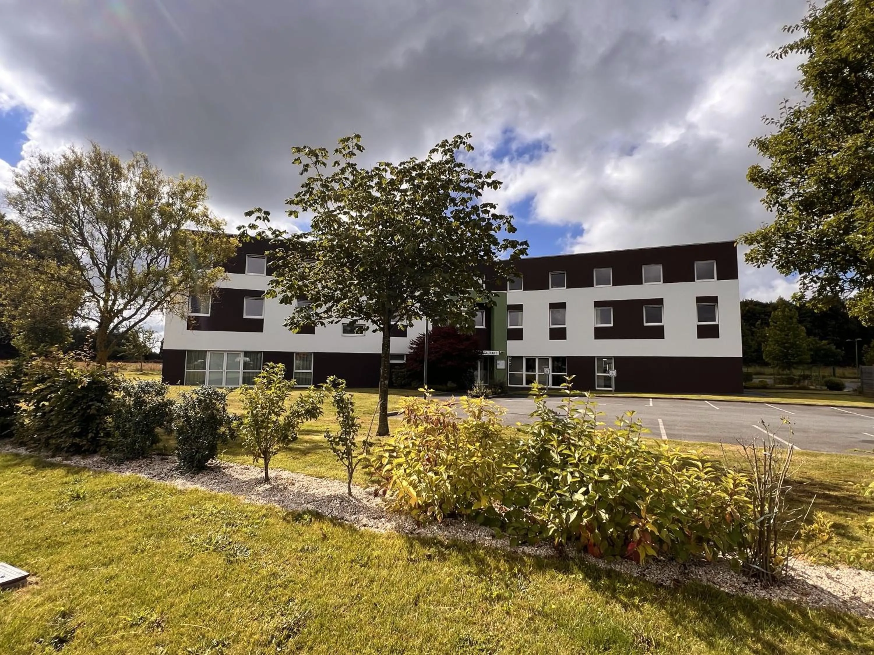 Facade/entrance in Brit Hotel Saint-Méen-le-Grand en Brocéliande