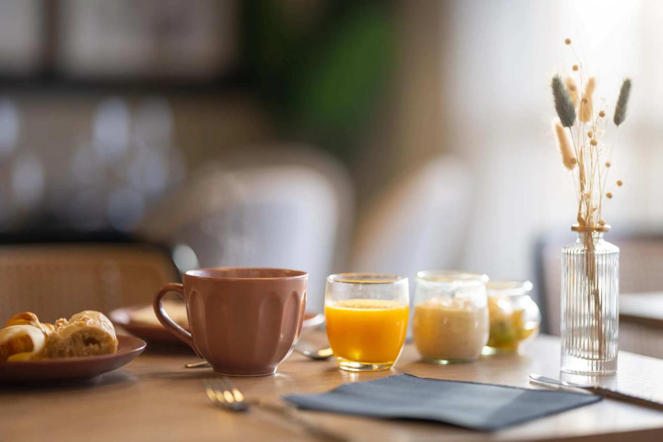 Buffet breakfast in Brit Hotel Saint-Méen-le-Grand en Brocéliande