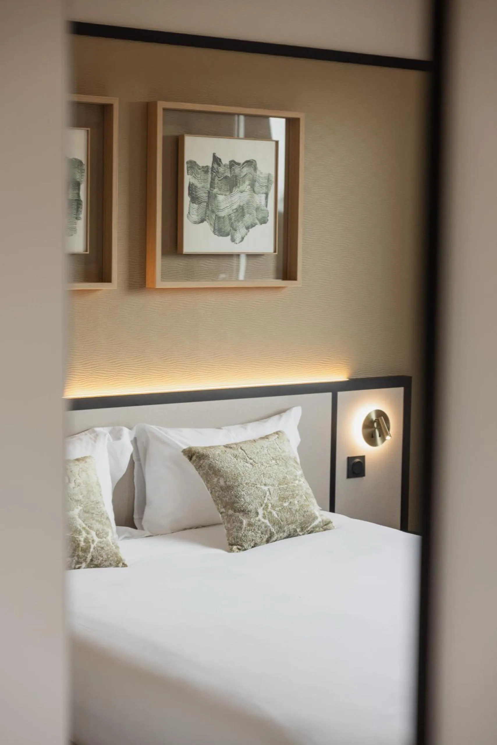 Bed in Brit Hotel Saint-Méen-le-Grand en Brocéliande