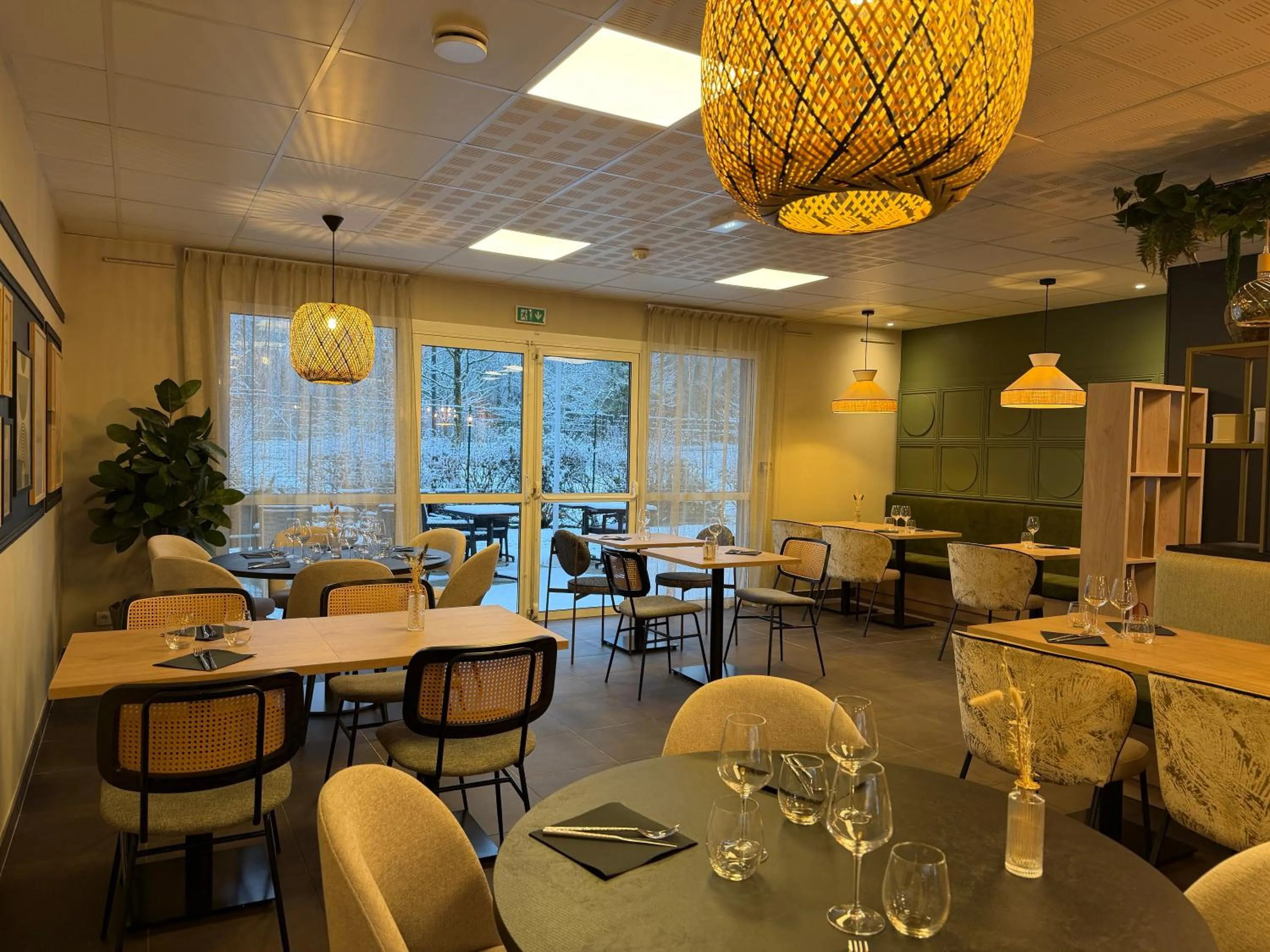 Restaurant/places to eat in Brit Hotel Saint-Méen-le-Grand en Brocéliande