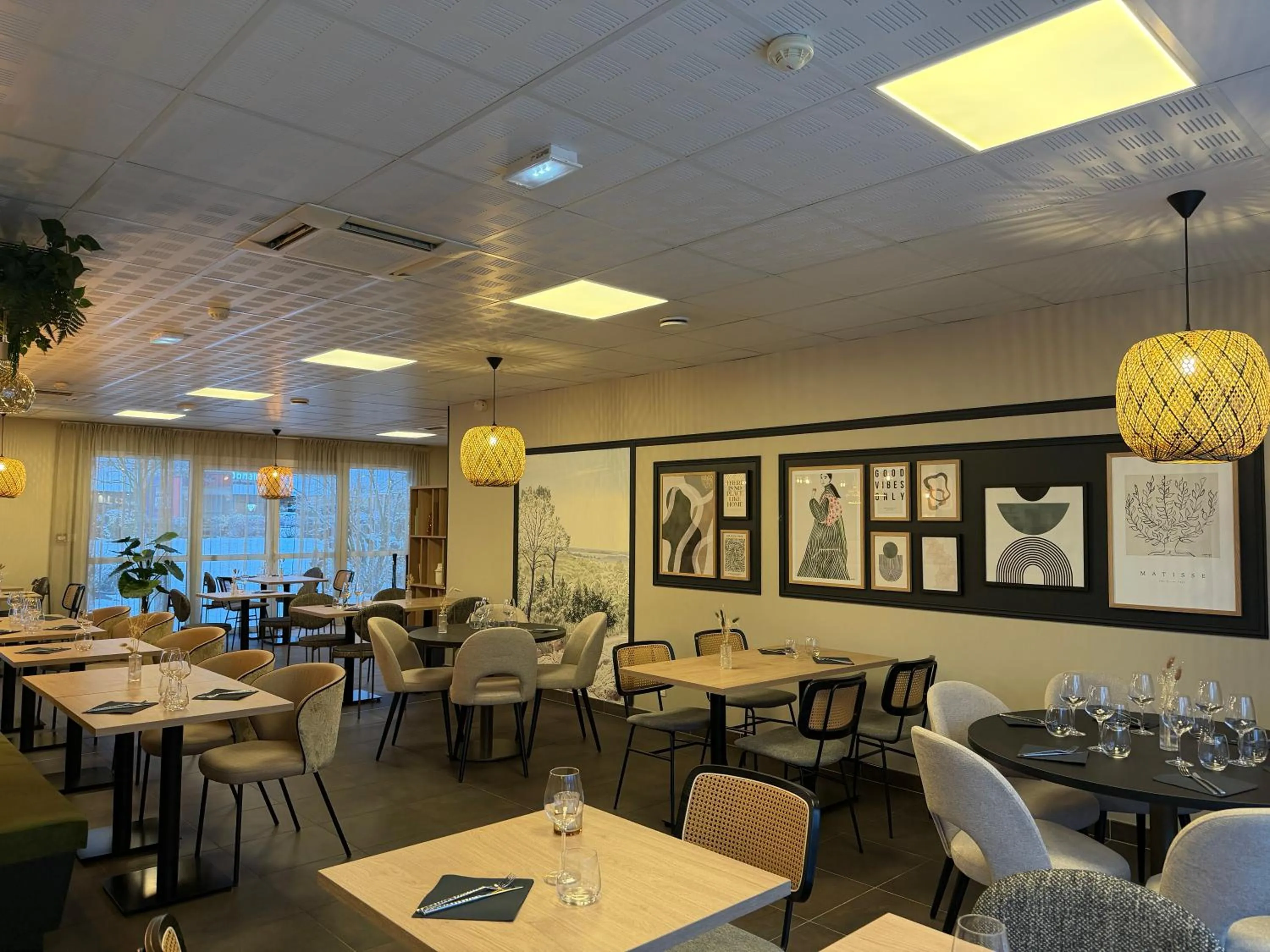 Restaurant/places to eat in Brit Hotel Saint-Méen-le-Grand en Brocéliande