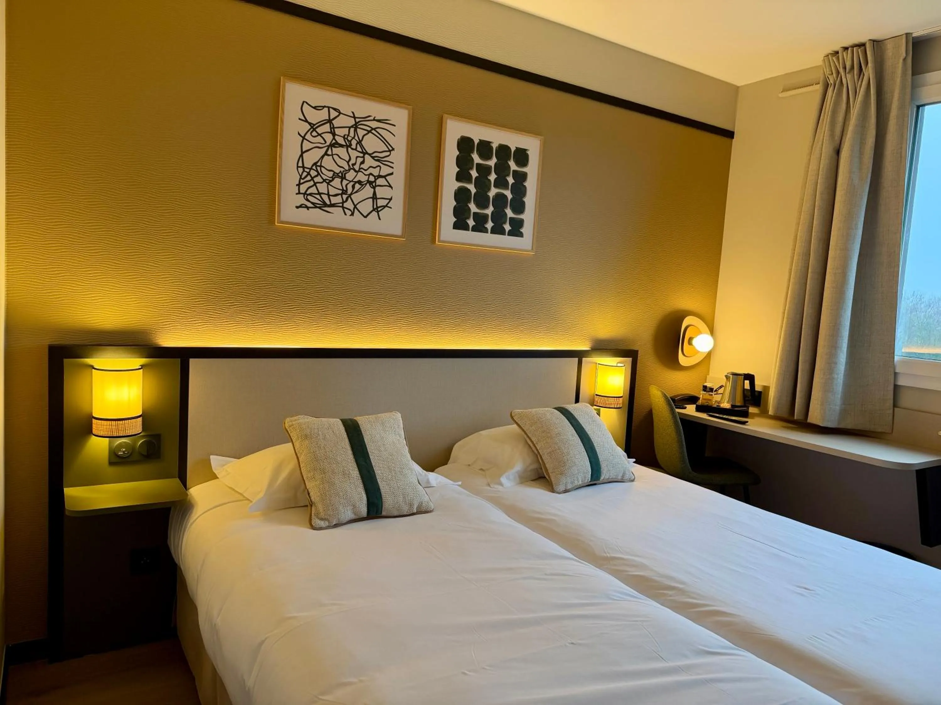 Decorative detail, Bed in Brit Hotel Saint-Méen-le-Grand en Brocéliande