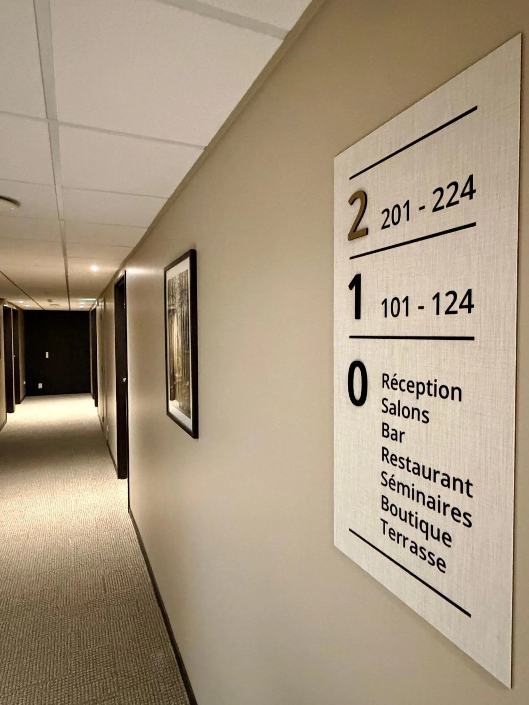 Decorative detail in Brit Hotel Saint-Méen-le-Grand en Brocéliande