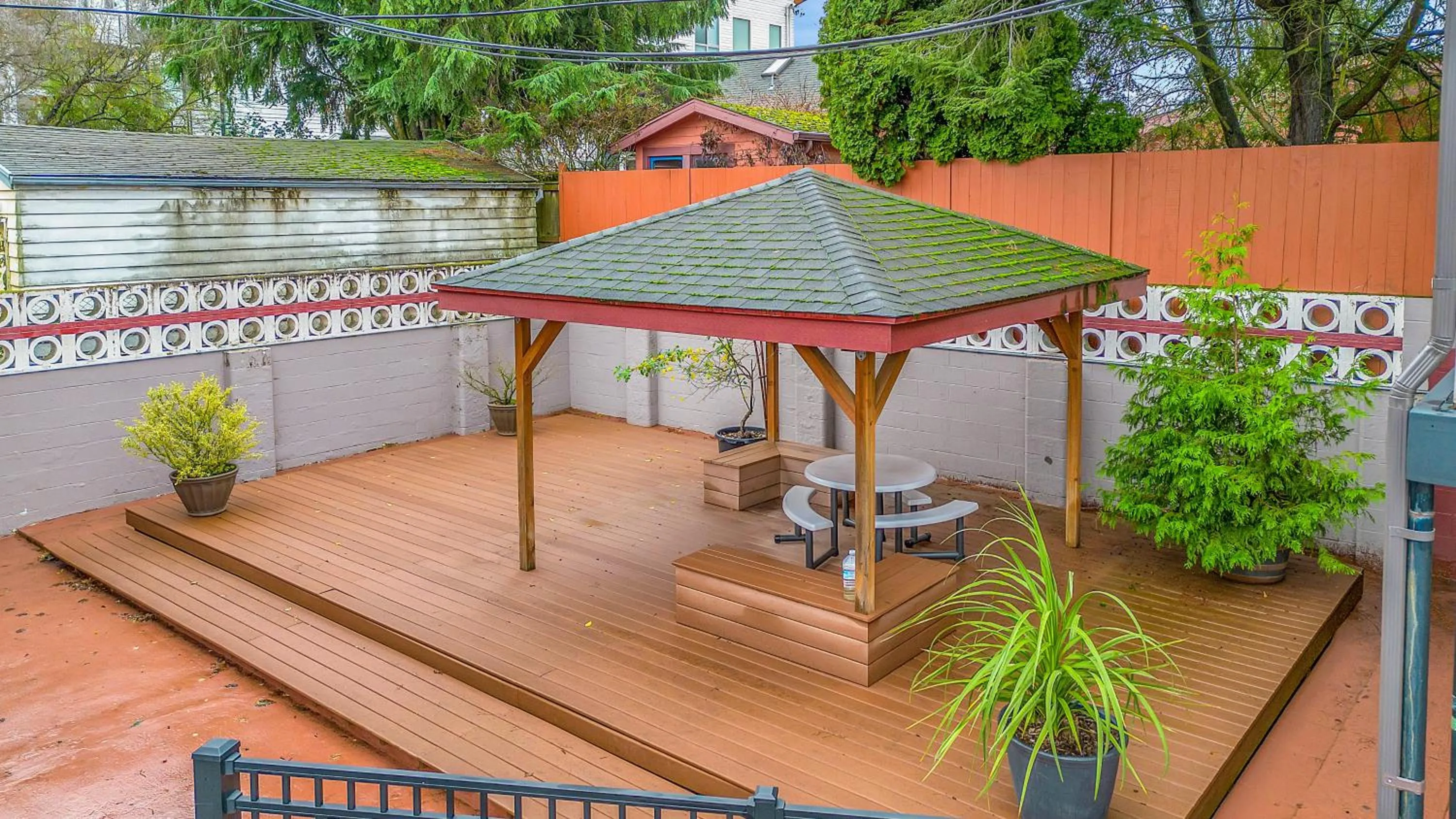 Patio in Viking Motel