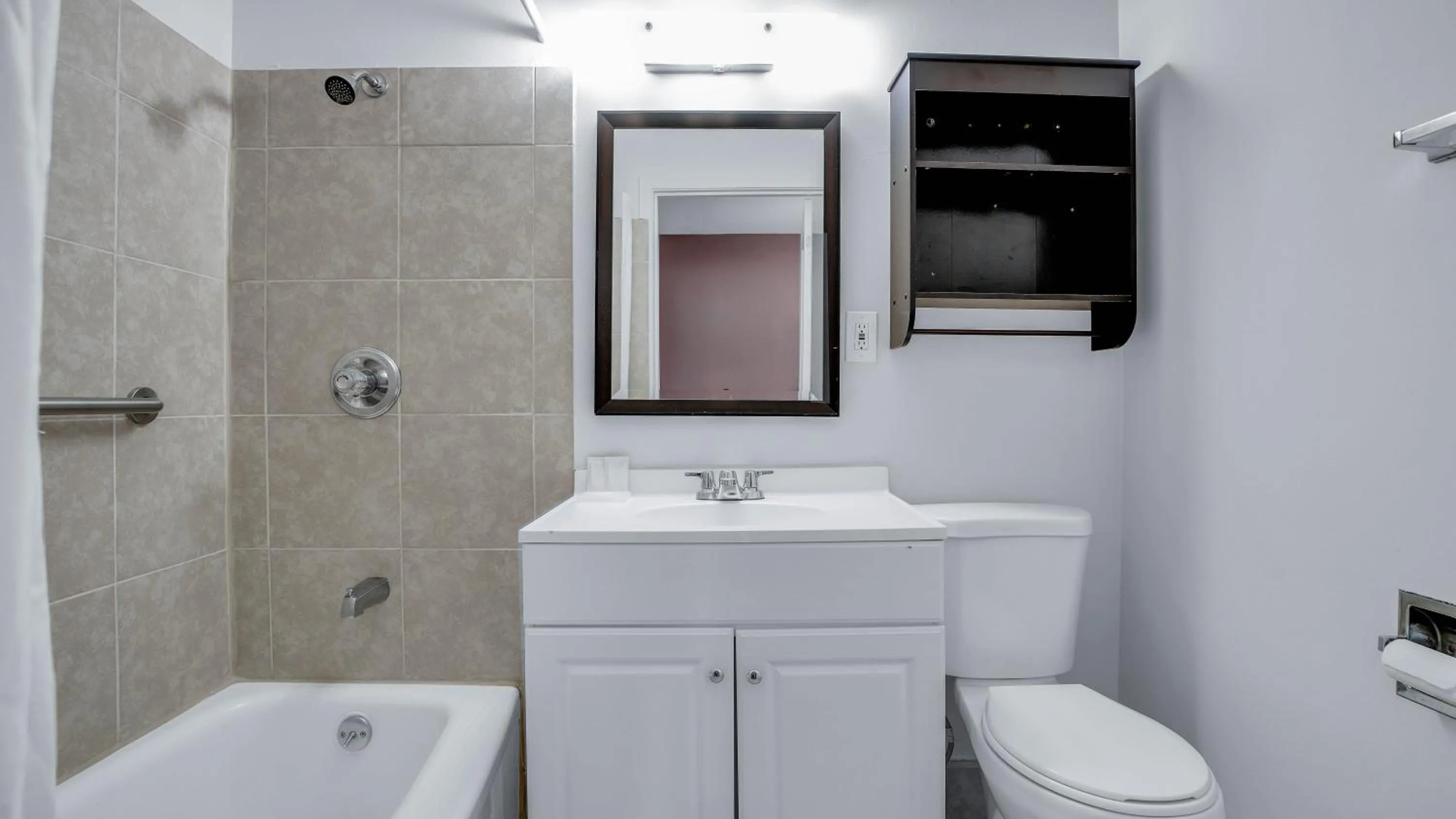 Bathroom in Viking Motel