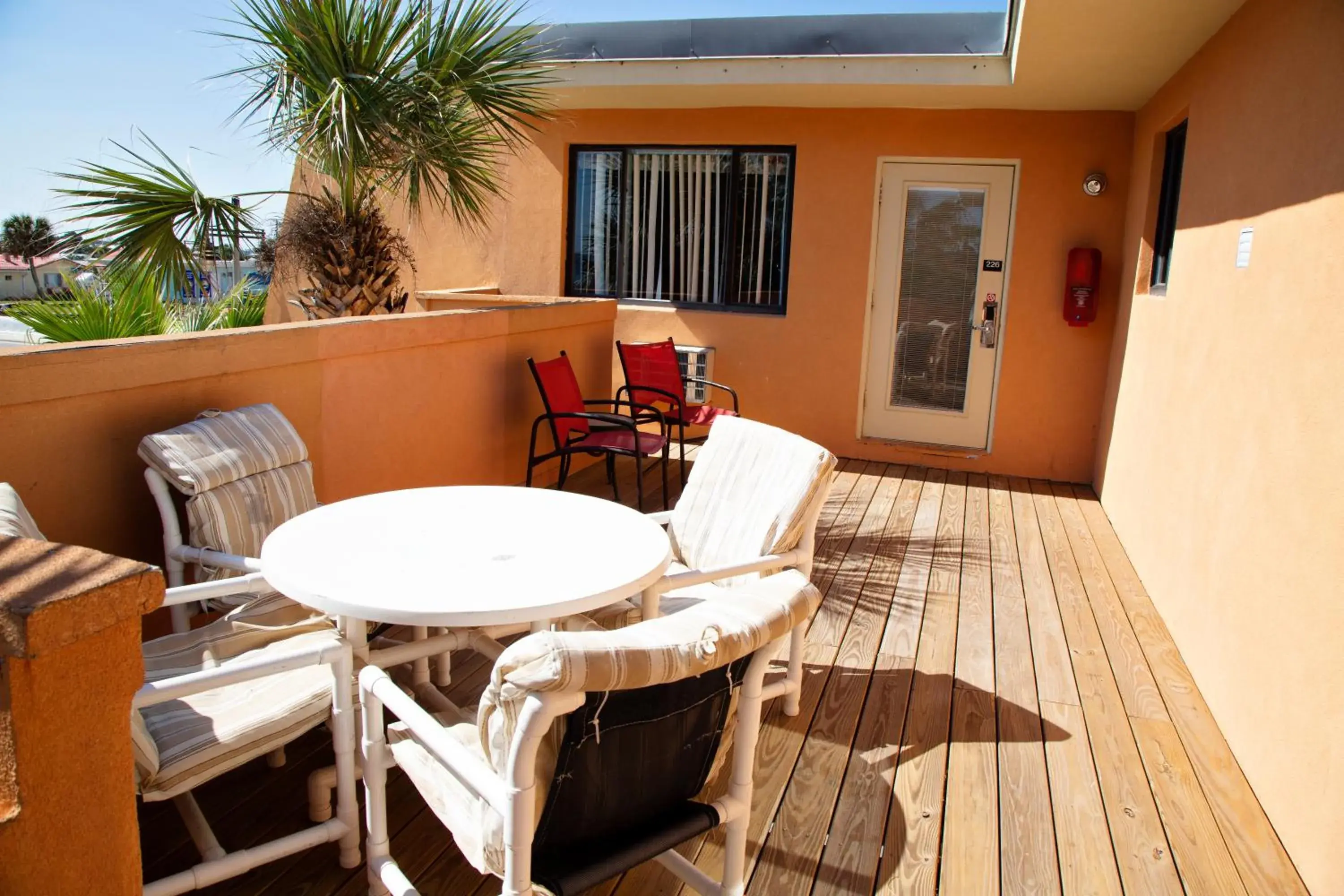 Balcony/Terrace in Daytona Dream Inn By AmeriVu Balcony/Terrace in Daytona Dream Inn By AmeriVu