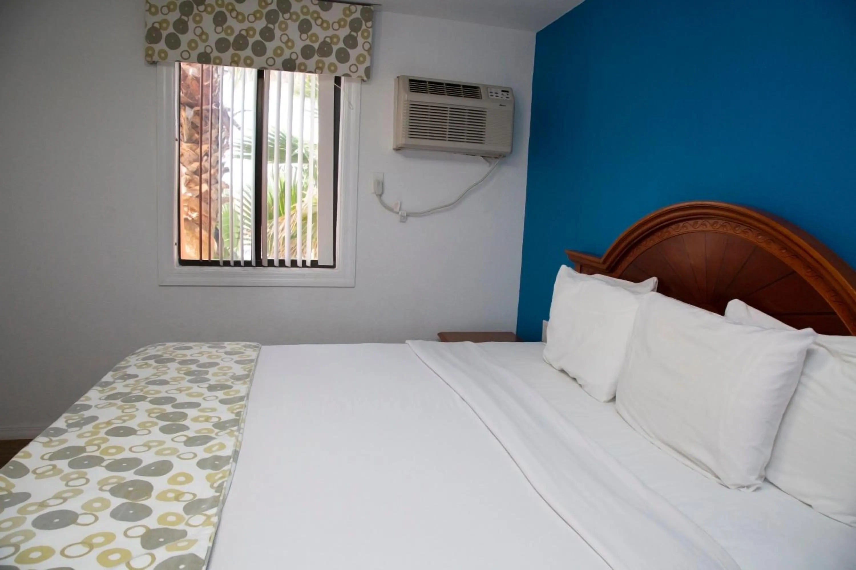 Bedroom, Bed in Daytona Dream Inn By AmeriVu