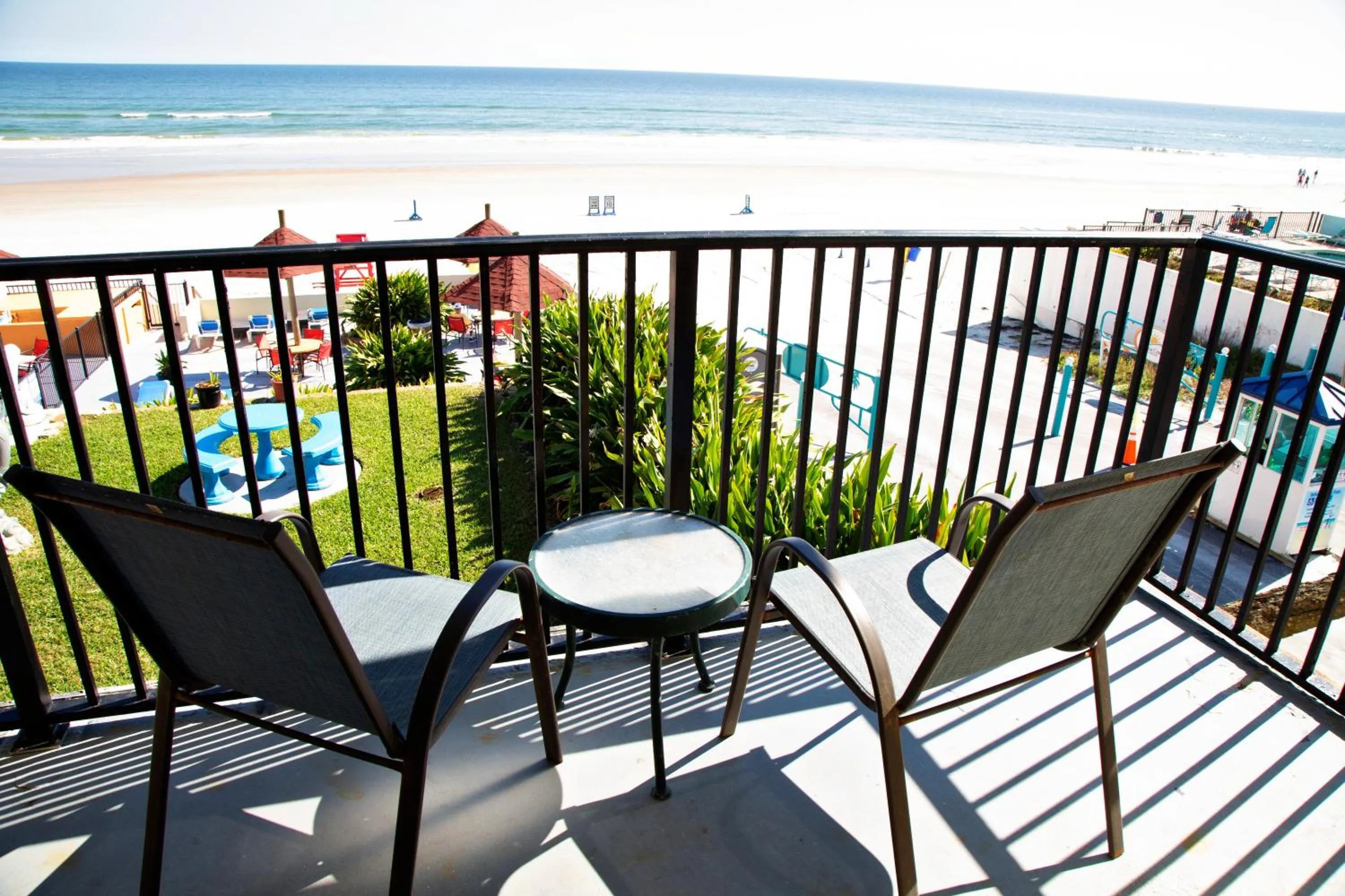 Balcony/Terrace in Daytona Dream Inn By AmeriVu