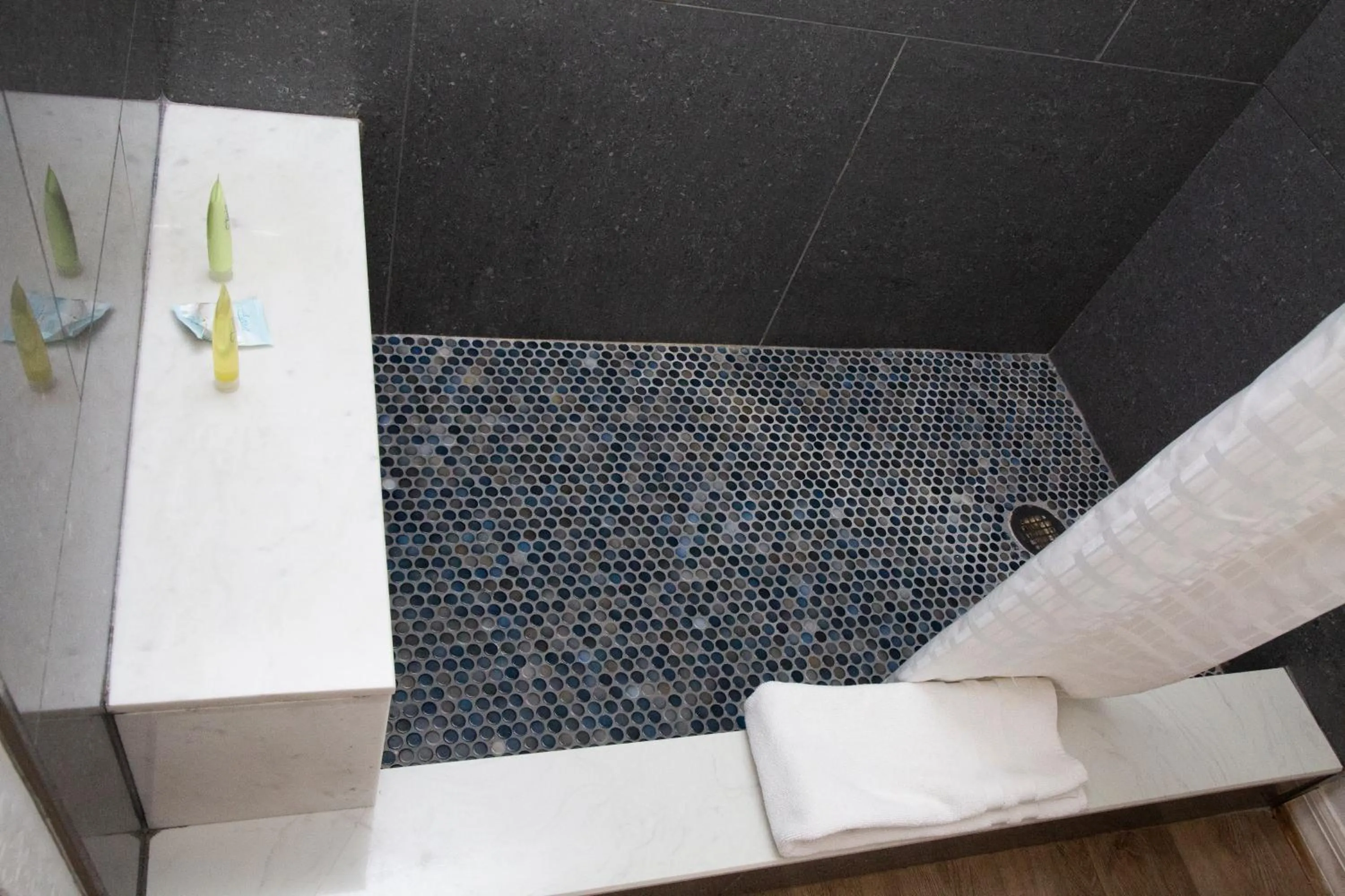 Bathroom in Daytona Dream Inn By AmeriVu