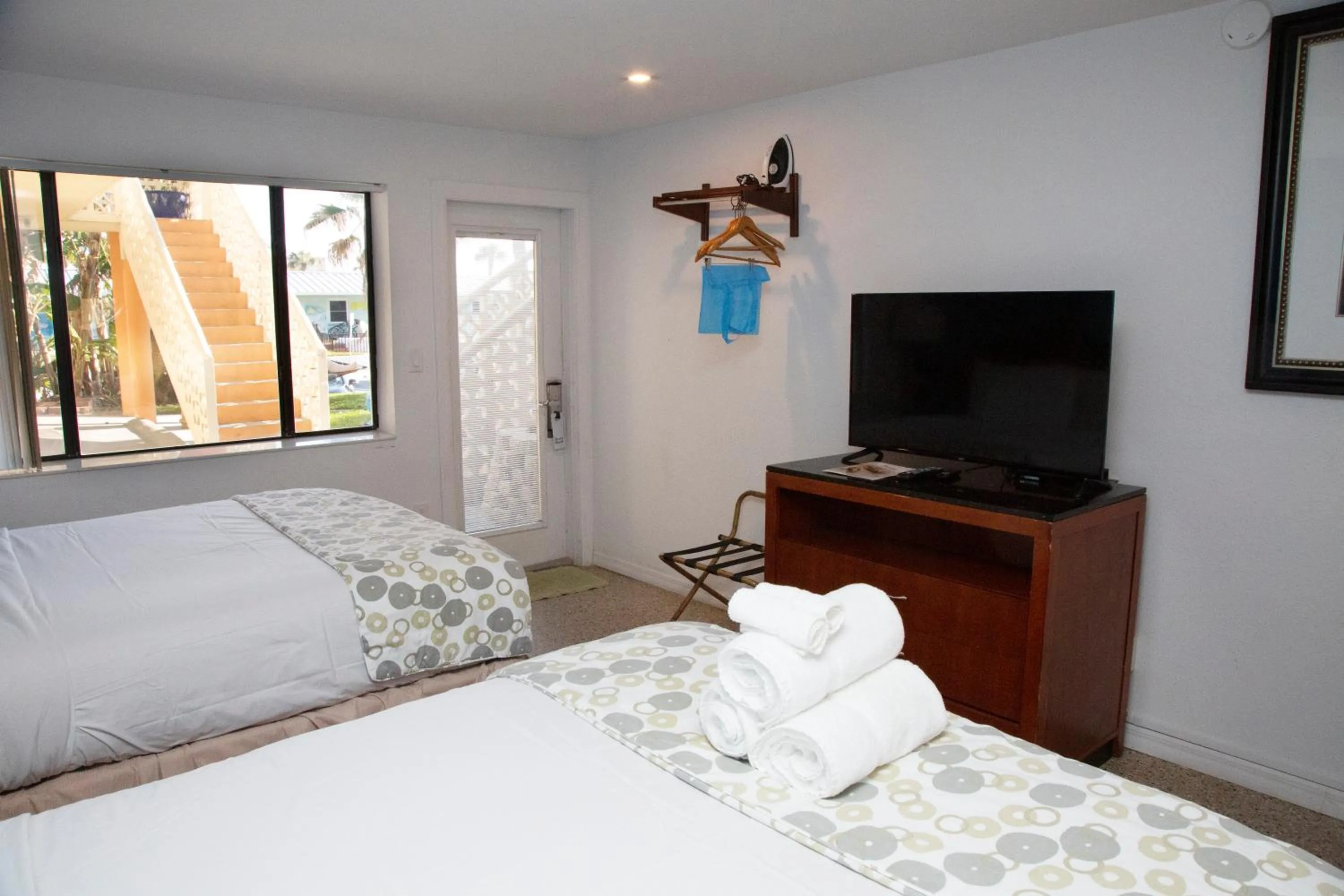 Photo of the whole room, Bed in Daytona Dream Inn By AmeriVu