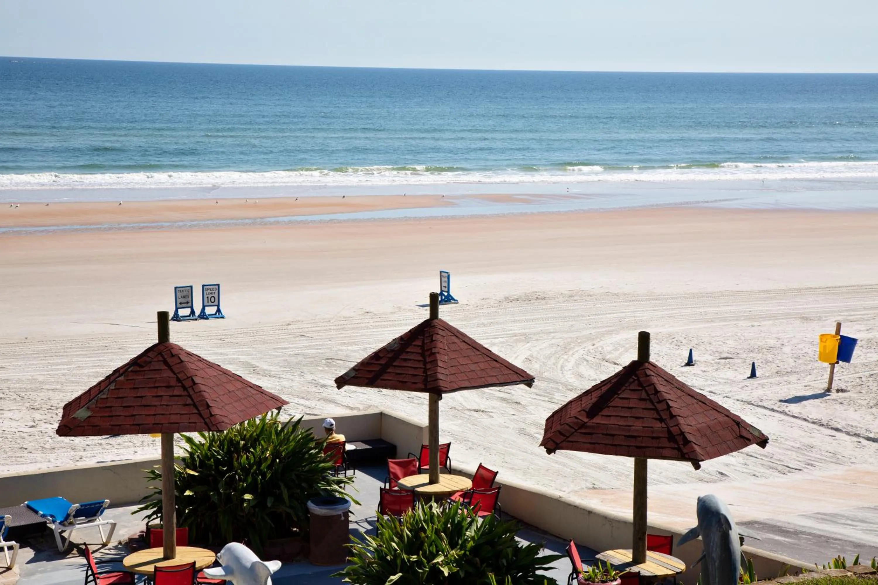 Beach in Daytona Dream Inn By AmeriVu