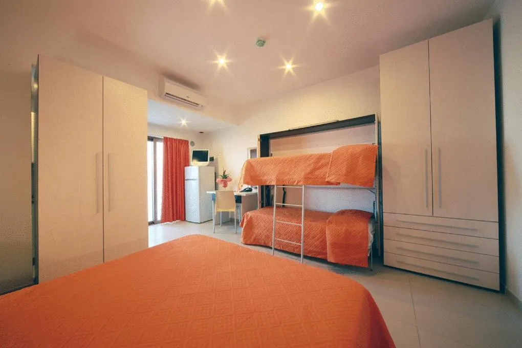 bunk bed, Bed in Hotel Incontro