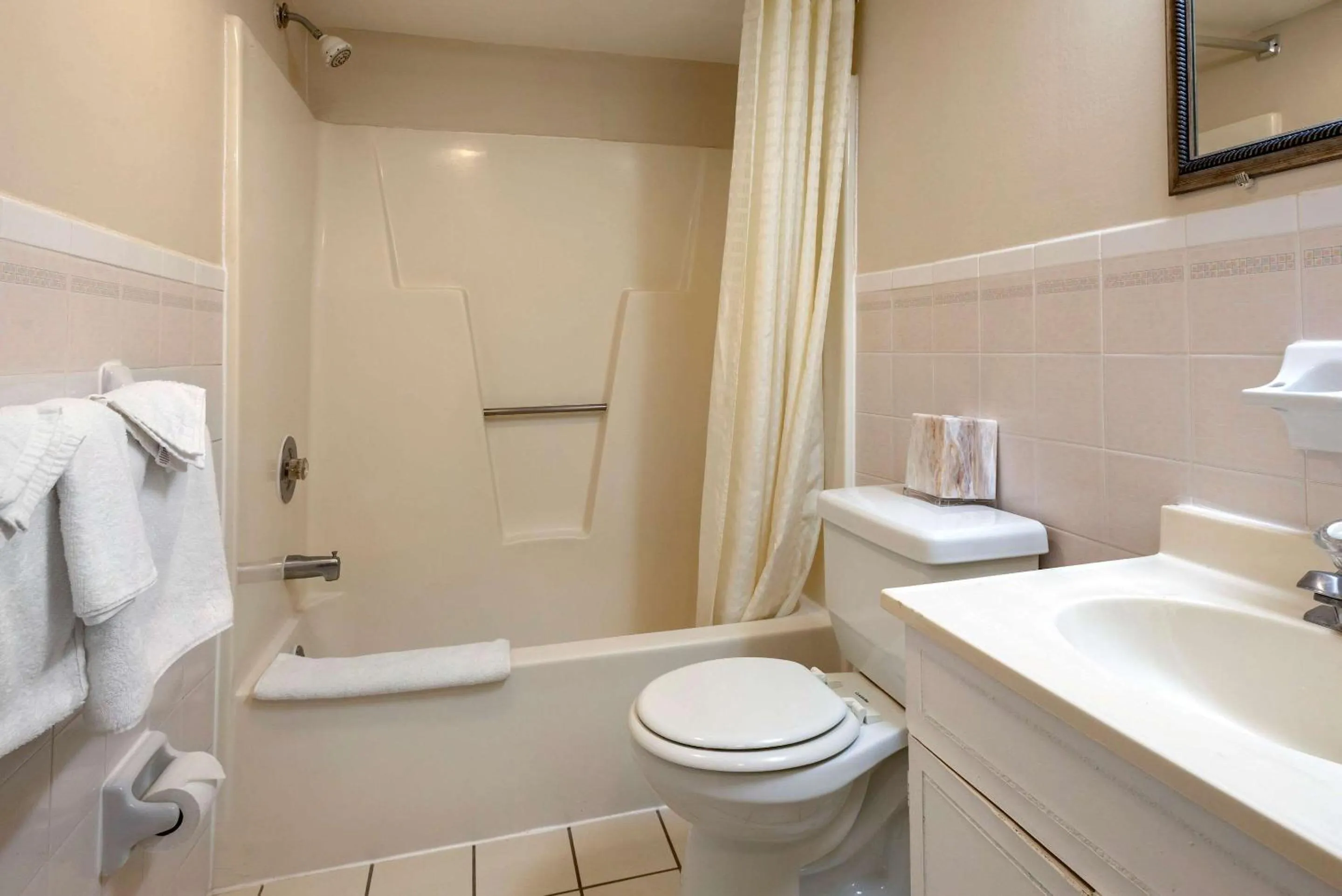 Bathroom in Rodeway Inn Oceanview