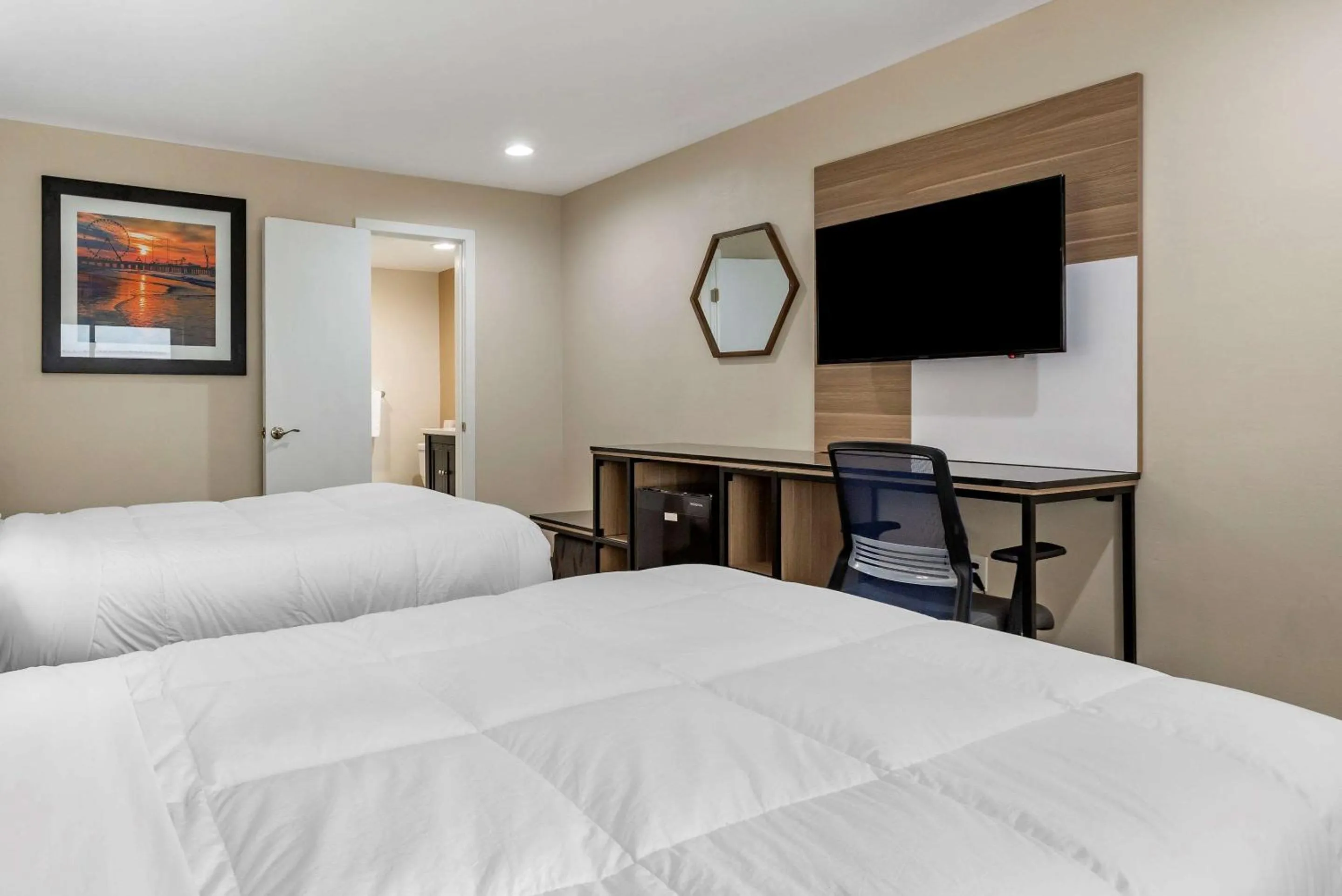 Bedroom, Bed in Rodeway Inn Oceanview