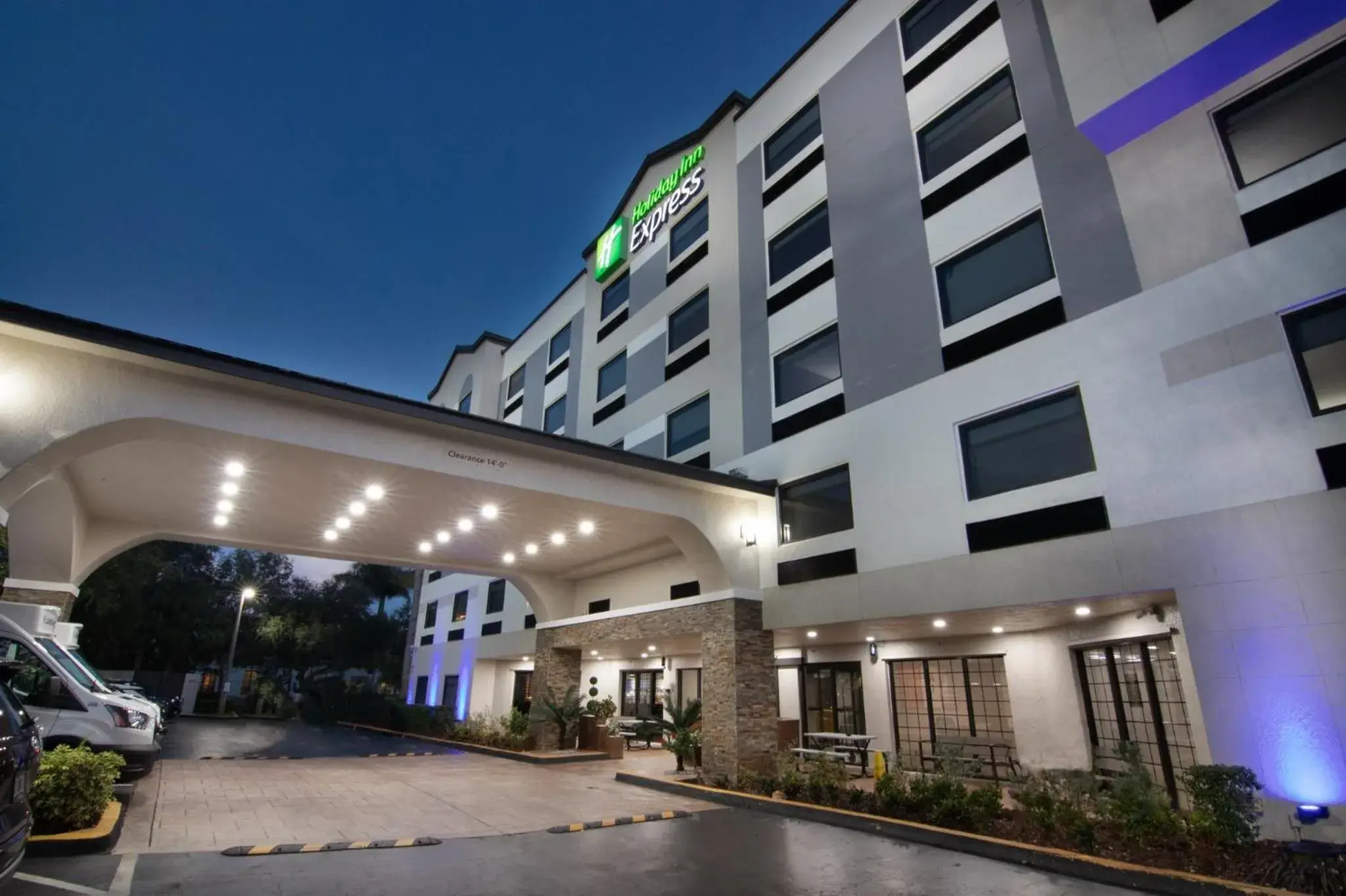 Property building in Holiday Inn Express and Suites Fort Lauderdale Airport West by IHG Property building in Holiday Inn Express and Suites Fort Lauderdale Airport West by IHG