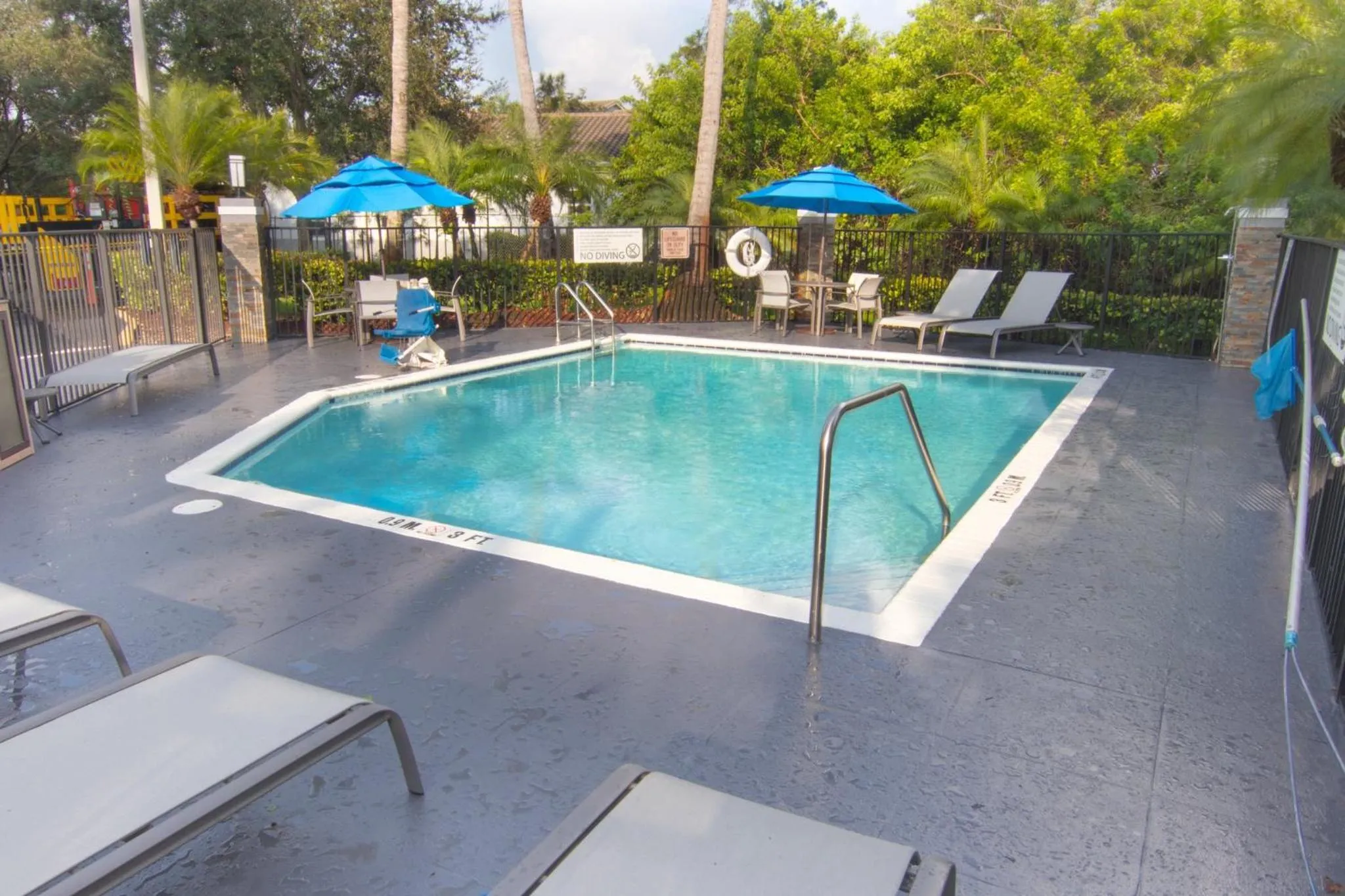 Swimming pool in Holiday Inn Express and Suites Fort Lauderdale Airport West by IHG